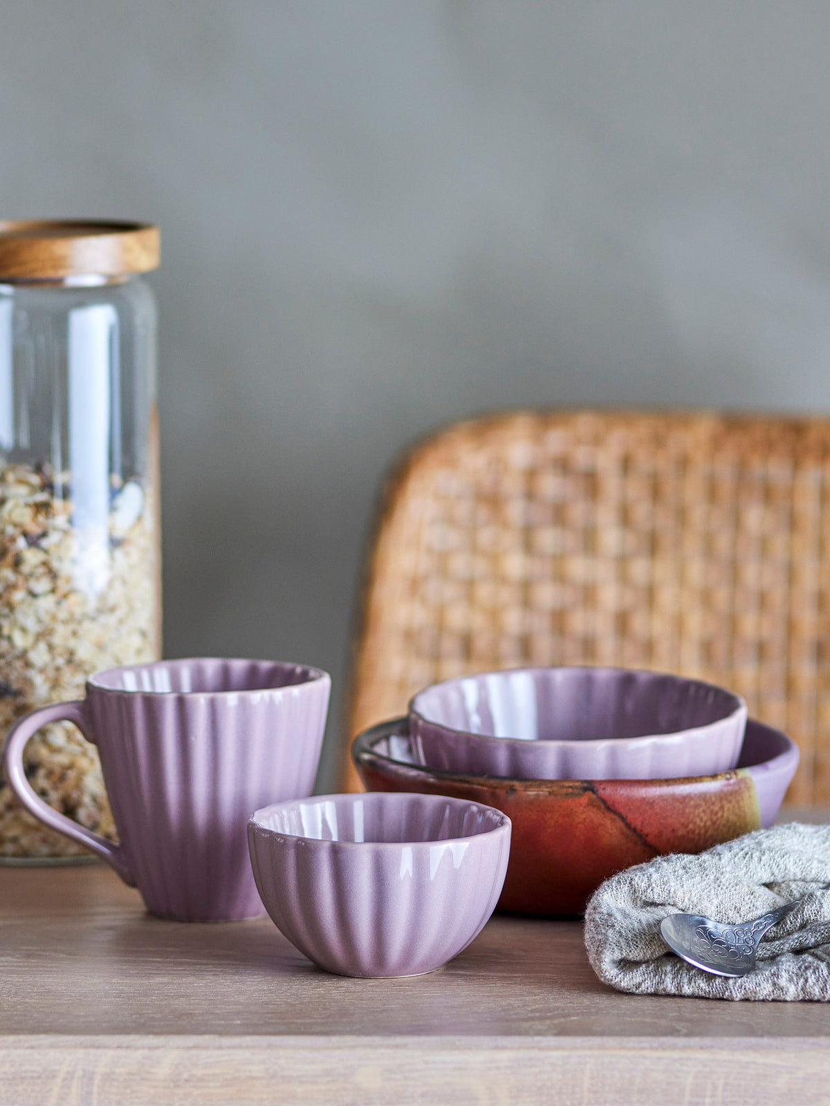 Latina Schale, Rose, Steingut in Rose präsentiert im Onlineshop von KAQTU Design AG. Schale ist von Bloomingville