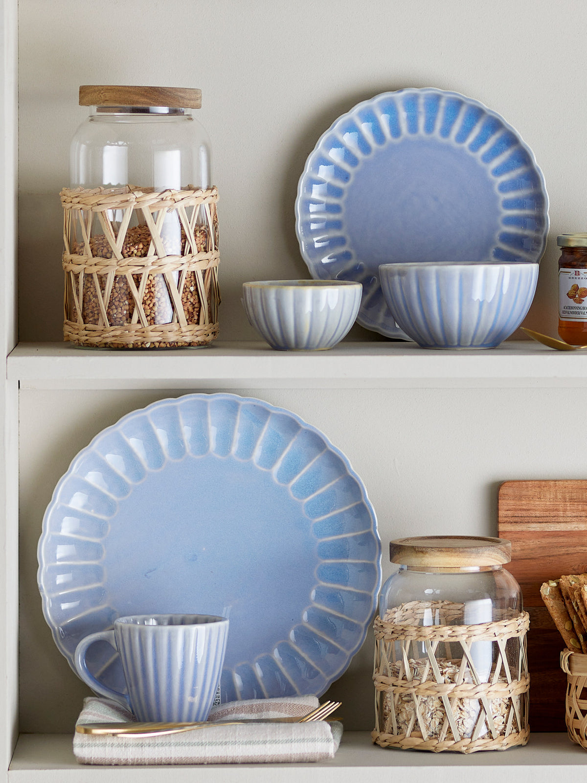 Latina Schale, Blue, Steingut in Blau präsentiert im Onlineshop von KAQTU Design AG. Schale ist von Bloomingville