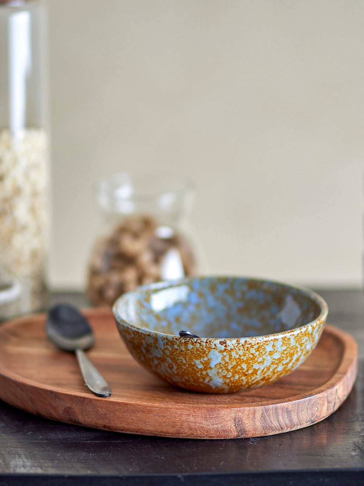 Paula Schale, Blue, Steingut in Blau präsentiert im Onlineshop von KAQTU Design AG. Schale ist von Bloomingville