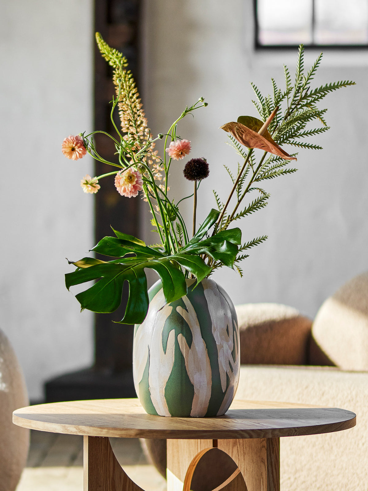 Adalena Deko-Vase, Grün, Steingut in Grün präsentiert im Onlineshop von KAQTU Design AG. Vase ist von Bloomingville