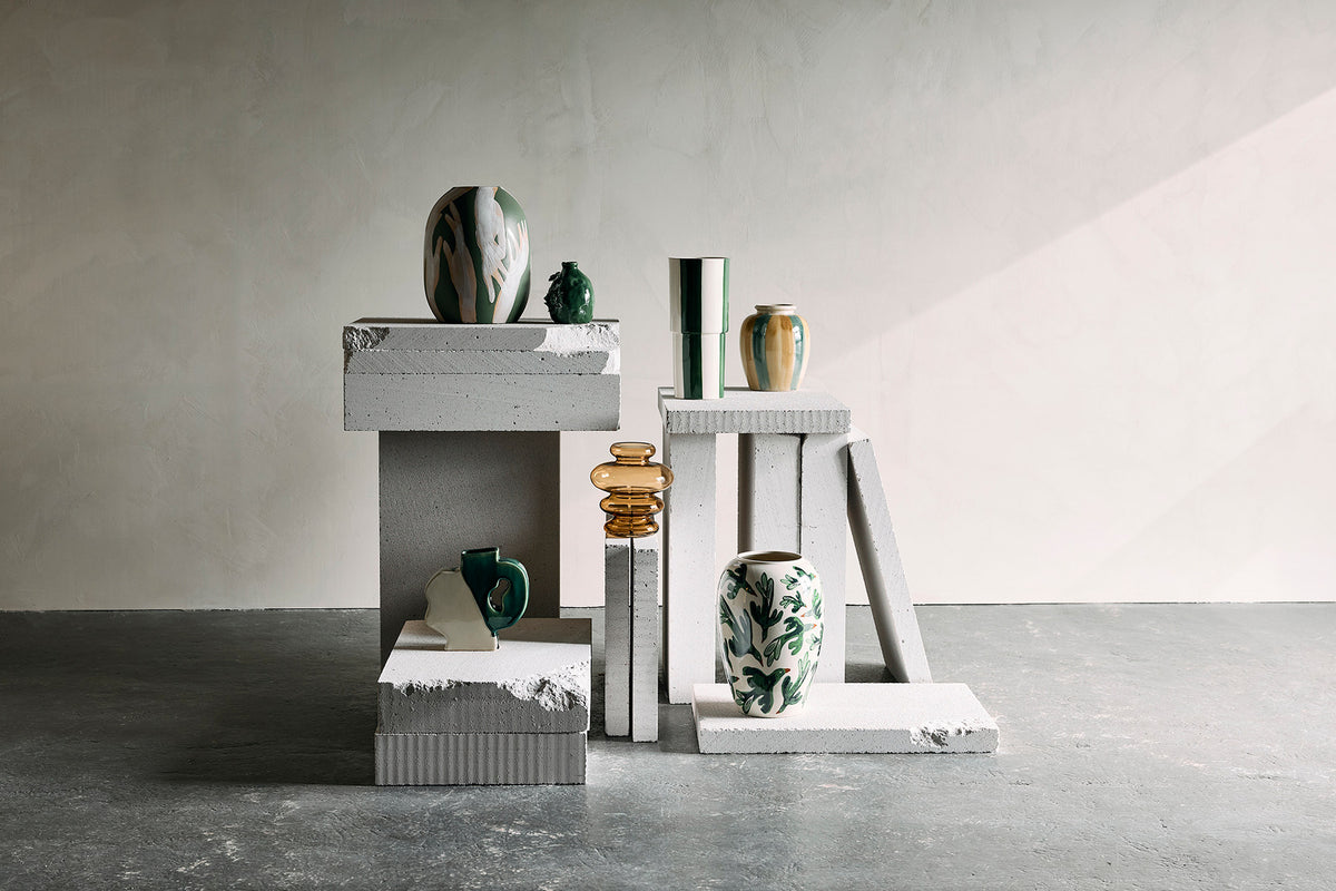 Adalena Deko-Vase, Grün, Steingut in Grün präsentiert im Onlineshop von KAQTU Design AG. Vase ist von Bloomingville