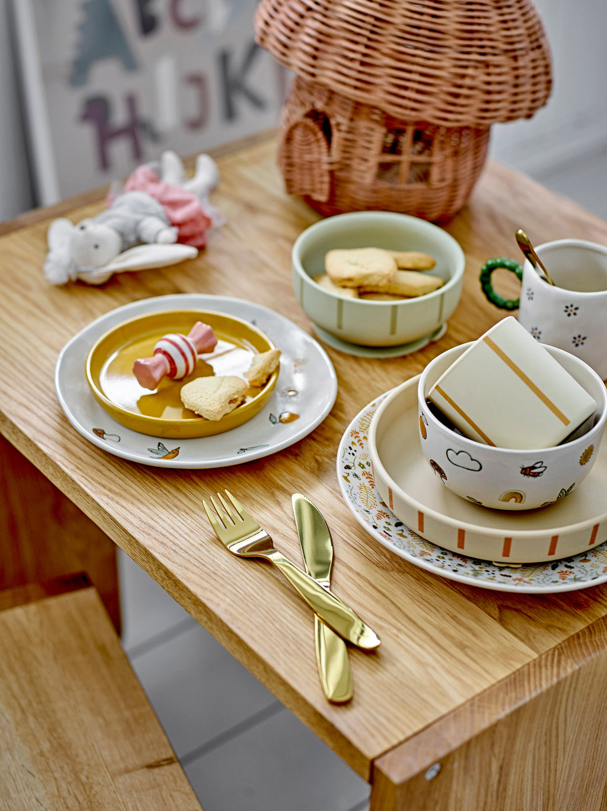 Agnes Geschirr-Set, Weiss, Steingut in Weiß präsentiert im Onlineshop von KAQTU Design AG. Geschirrset ist von Bloomingville Mini
