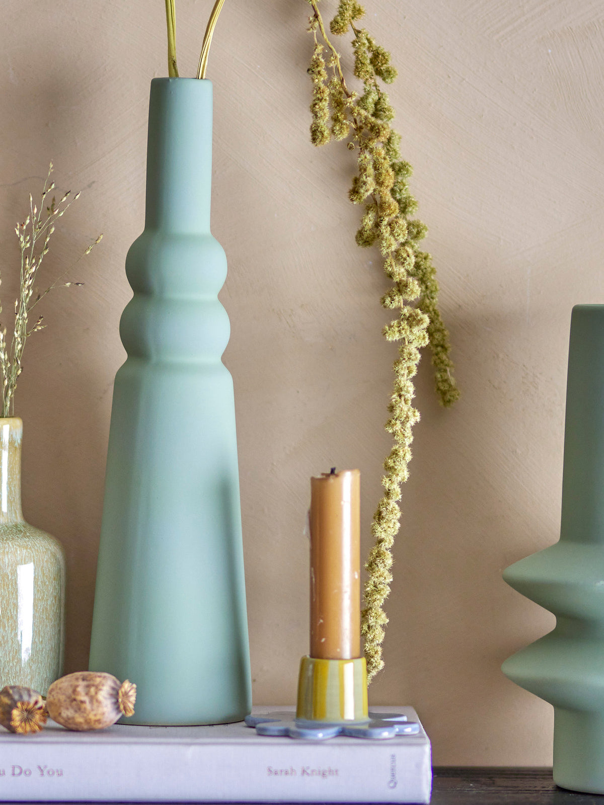 Isolde Vase, Grün, Steingut in Grün präsentiert im Onlineshop von KAQTU Design AG. Vase ist von Bloomingville