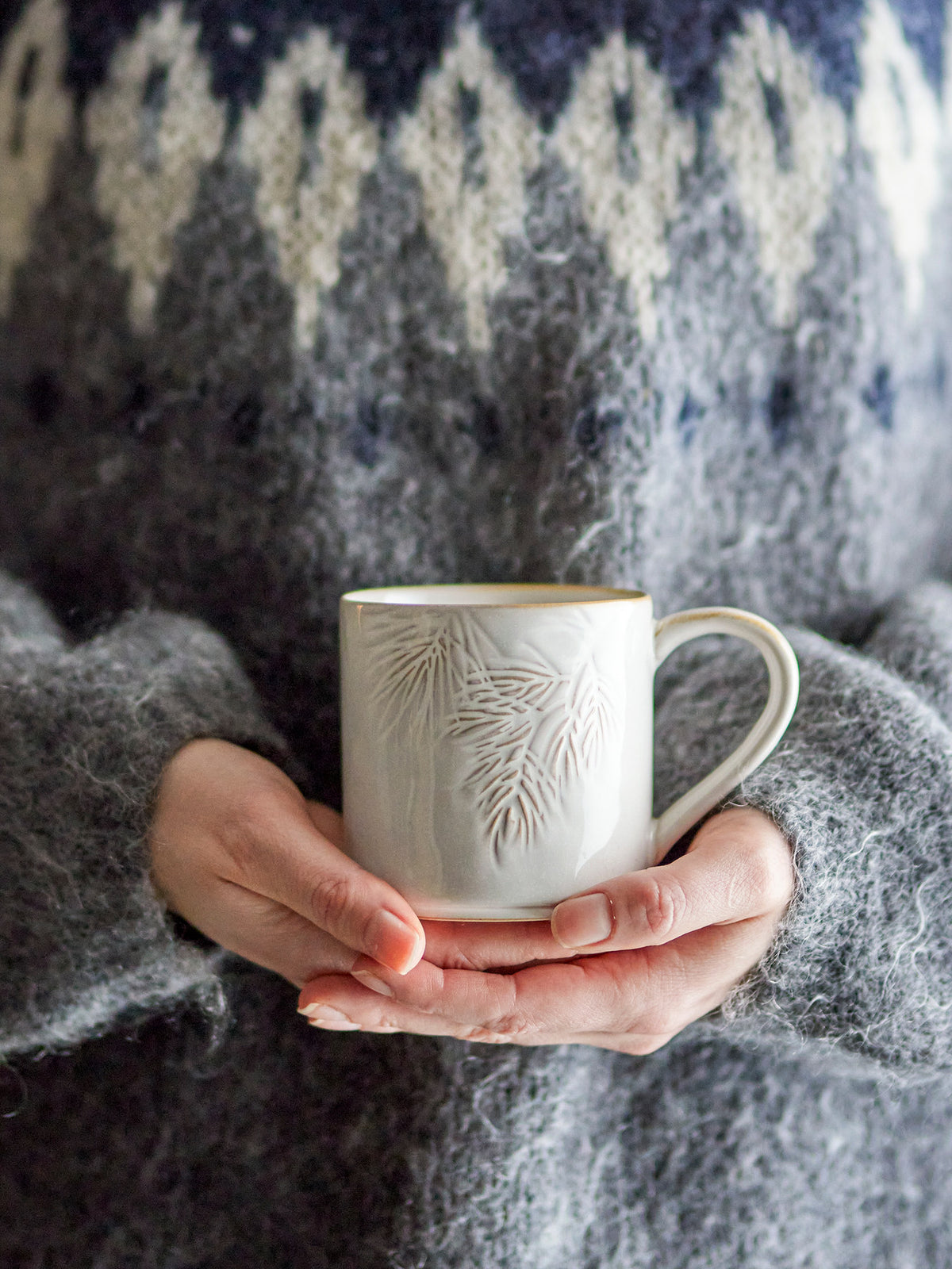 Winter Tasse, Natur, Steingut in Natur präsentiert im Onlineshop von KAQTU Design AG. Tasse ist von Bloomingville