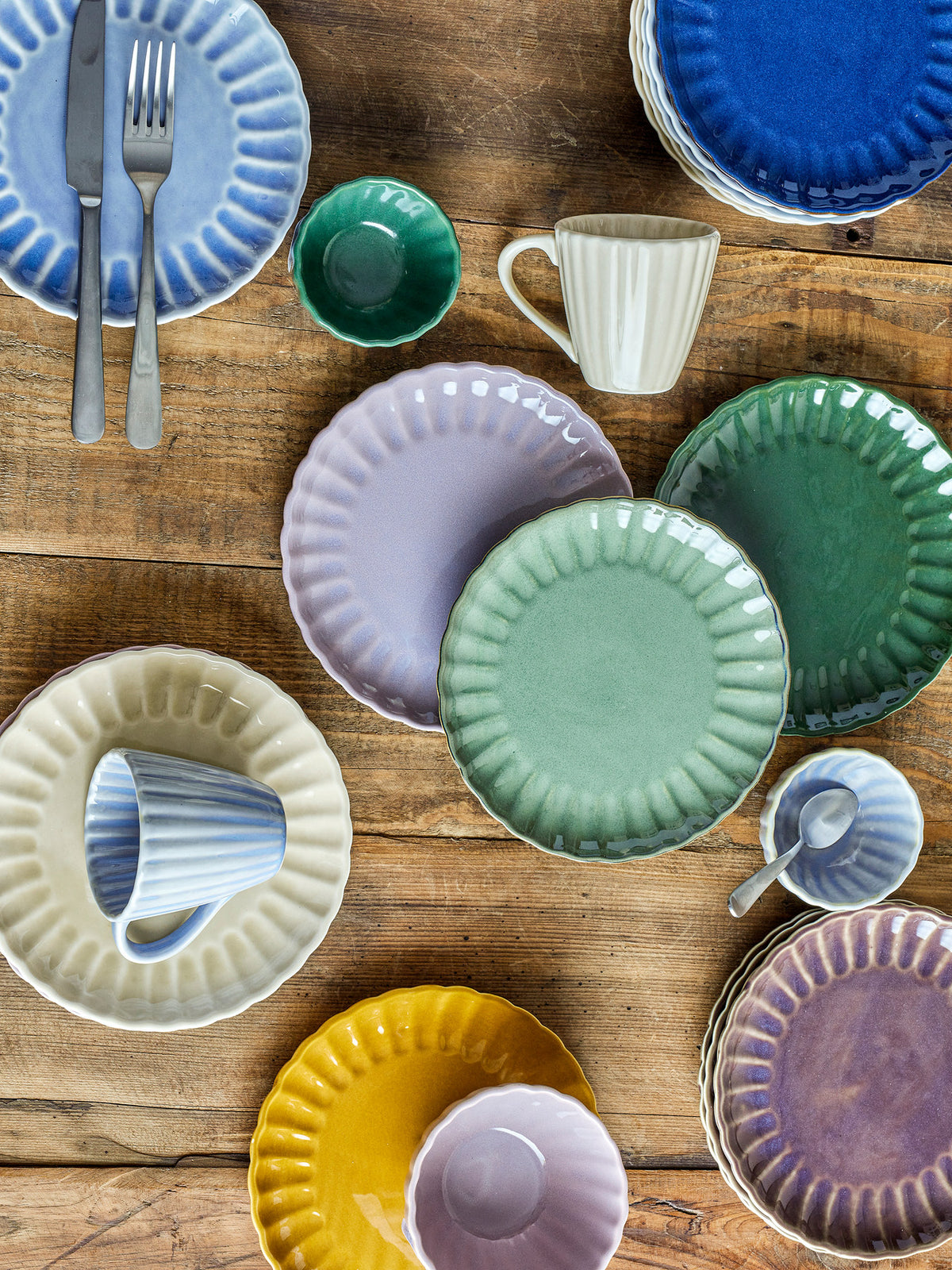 Latina Teller, Blue, Steingut in Blau präsentiert im Onlineshop von KAQTU Design AG. Teller ist von Bloomingville