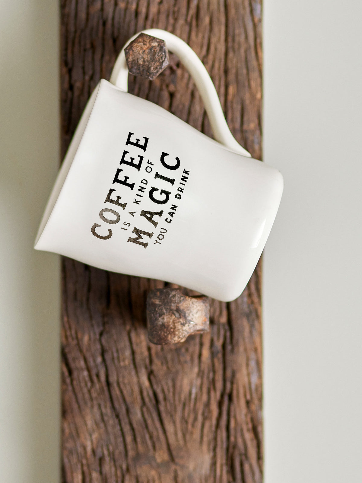Wendy Tasse, Weiss, Steingut in Weiss präsentiert im Onlineshop von KAQTU Design AG. Tasse ist von Creative Collection