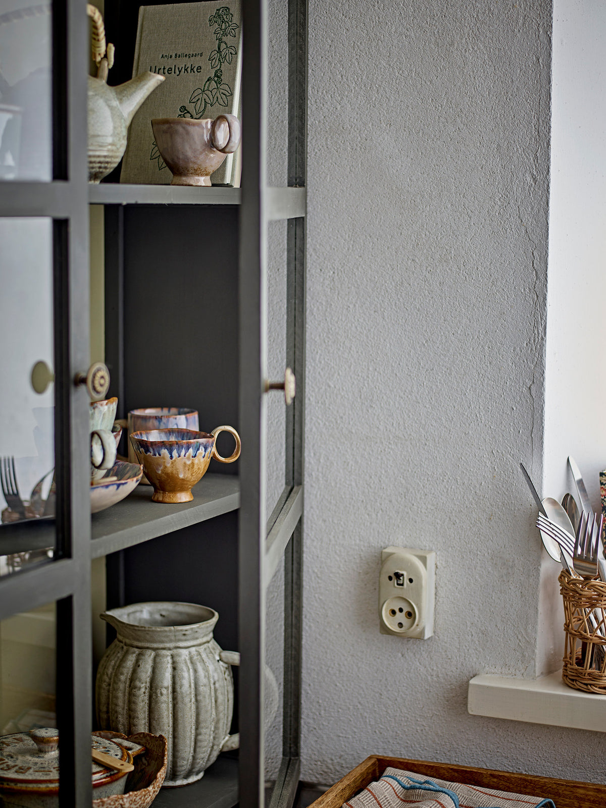 Imogen Tasse, Blue, Steingut in Blau präsentiert im Onlineshop von KAQTU Design AG. Tasse ist von Bloomingville