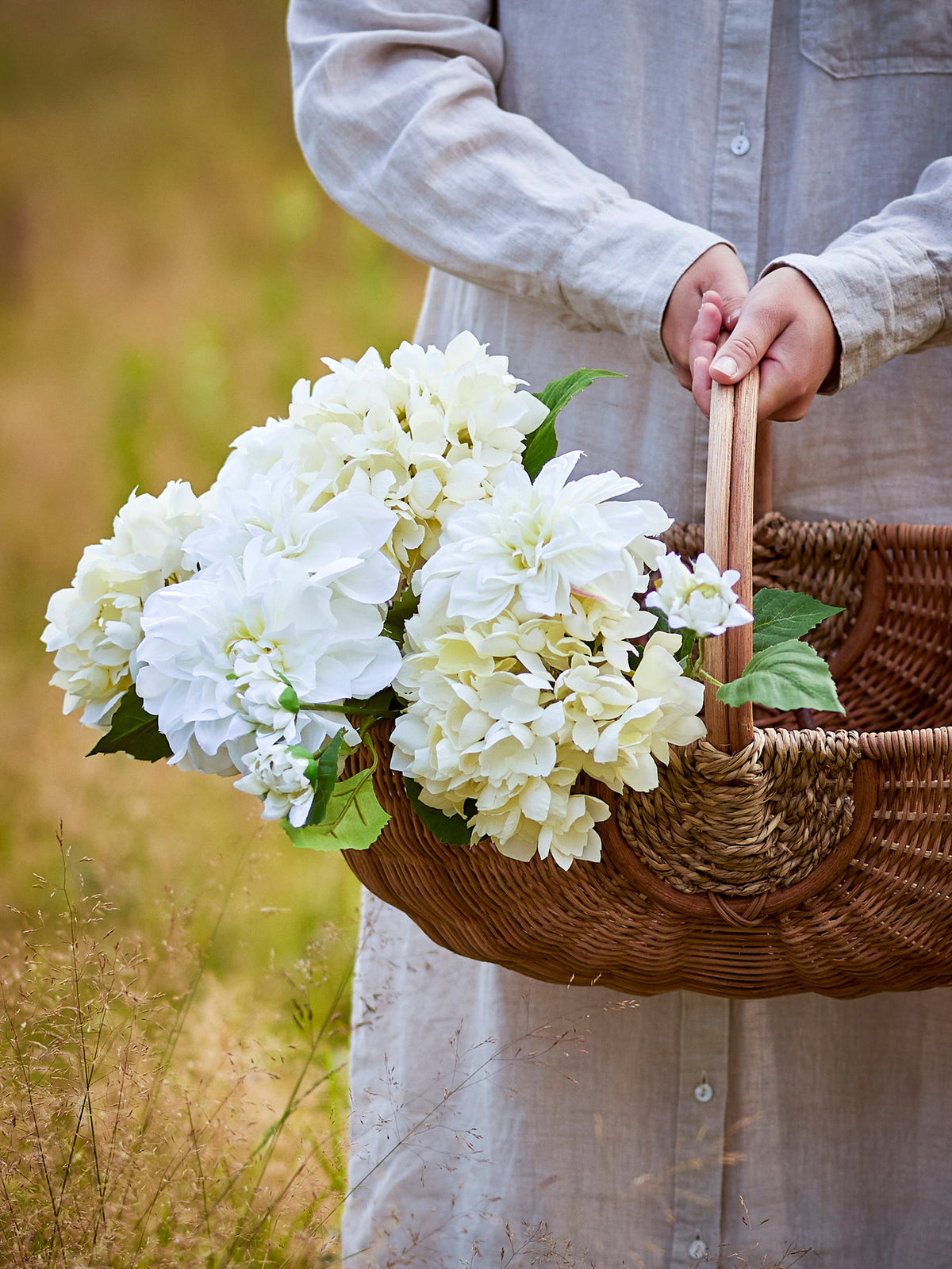 Hydrangea Stiel, Weiss, Künstliche Blumen in Weiss präsentiert im Onlineshop von KAQTU Design AG. Kunstblume ist von Bloomingville