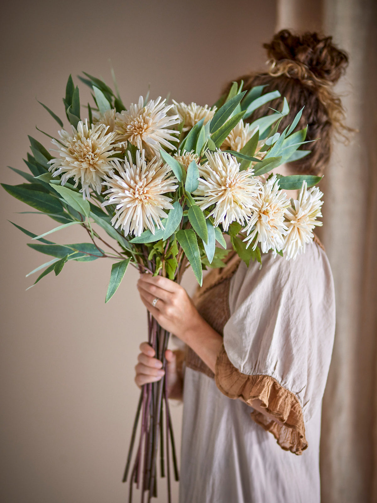 Eucalyptus Stiel, Grün, Künstliche Blumen in Grün präsentiert im Onlineshop von KAQTU Design AG. Kunstblume ist von Bloomingville