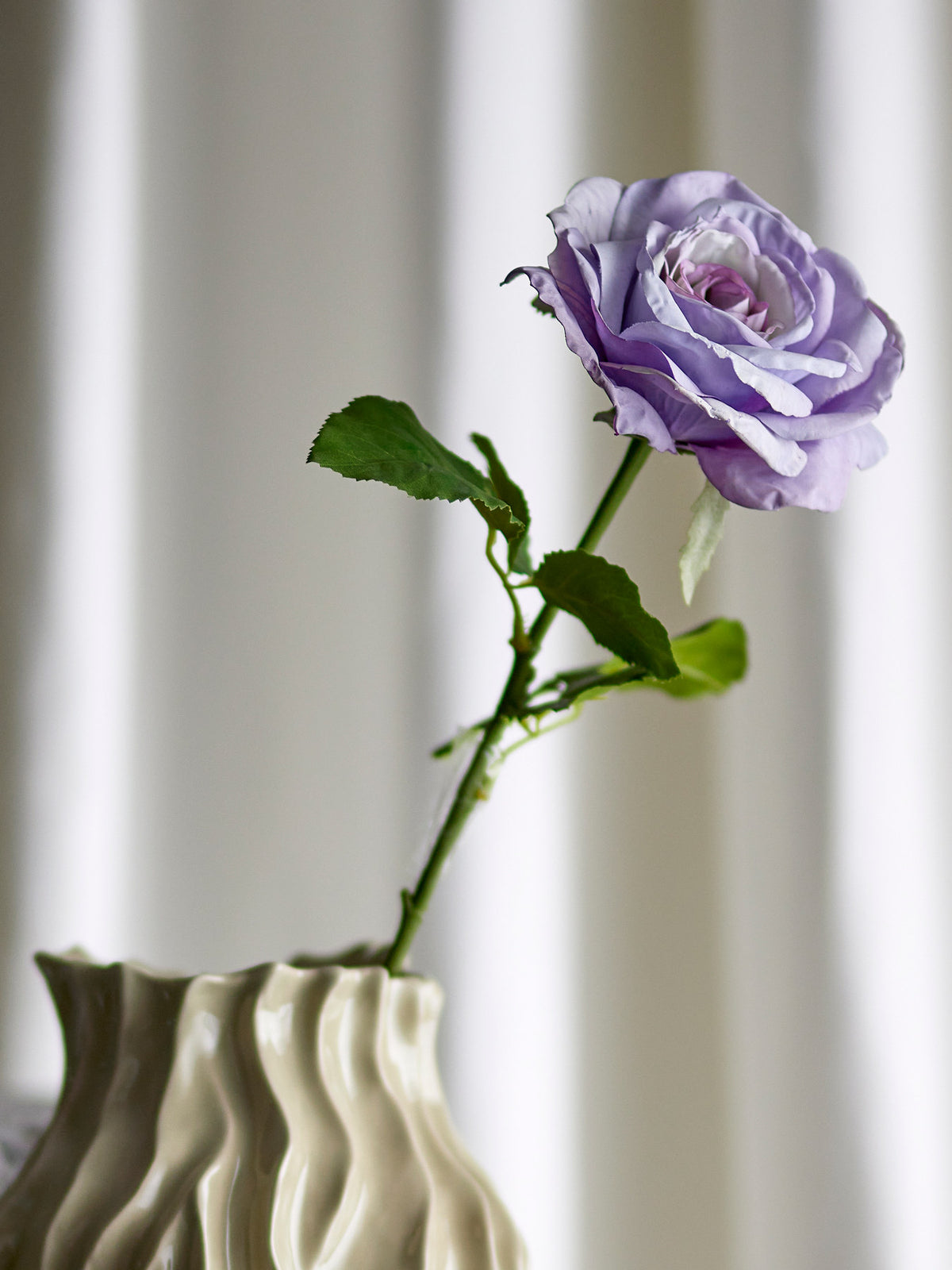 Rose Stiel, Violett, Künstliche Blumen in Lila präsentiert im Onlineshop von KAQTU Design AG. Kunstblume ist von Bloomingville