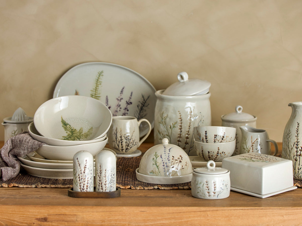 Weisse Steingut-Tasse Bea von Bloomingville mit floralem Muster und Krakeleeglasur