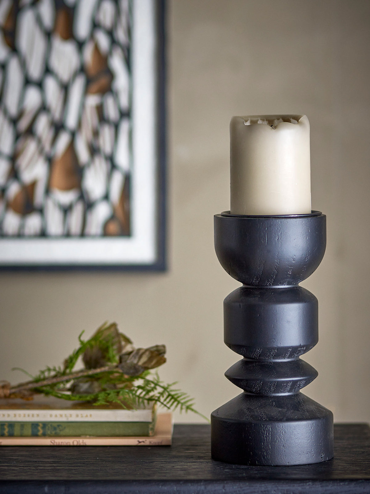 Bowen Kerzenhalter, Schwarz, Kiefer in Schwarz präsentiert im Onlineshop von KAQTU Design AG. Kerzenständer ist von Bloomingville