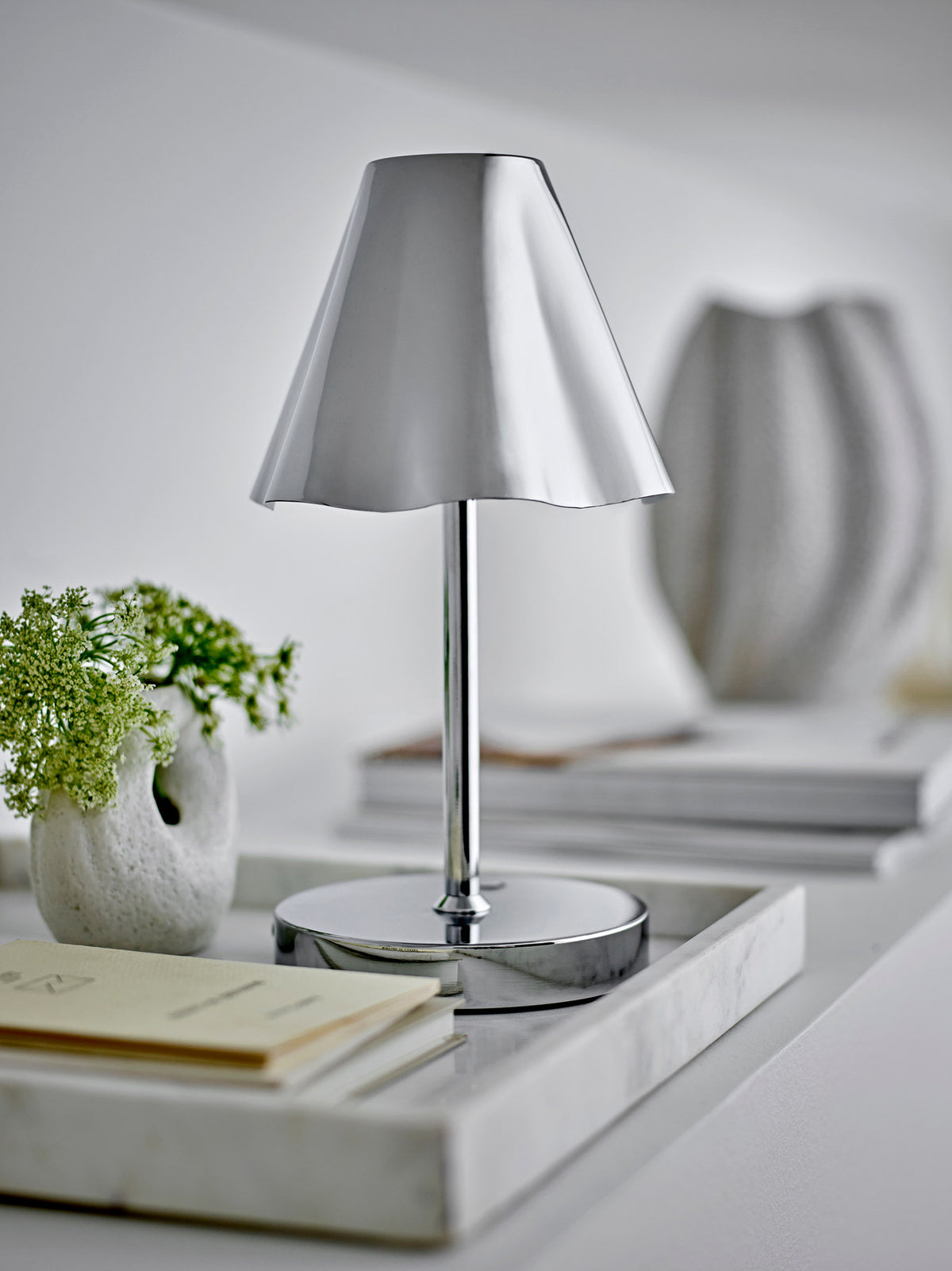 Caia Vase, Weiss, Steingut in Weiss präsentiert im Onlineshop von KAQTU Design AG. Vase ist von Bloomingville
