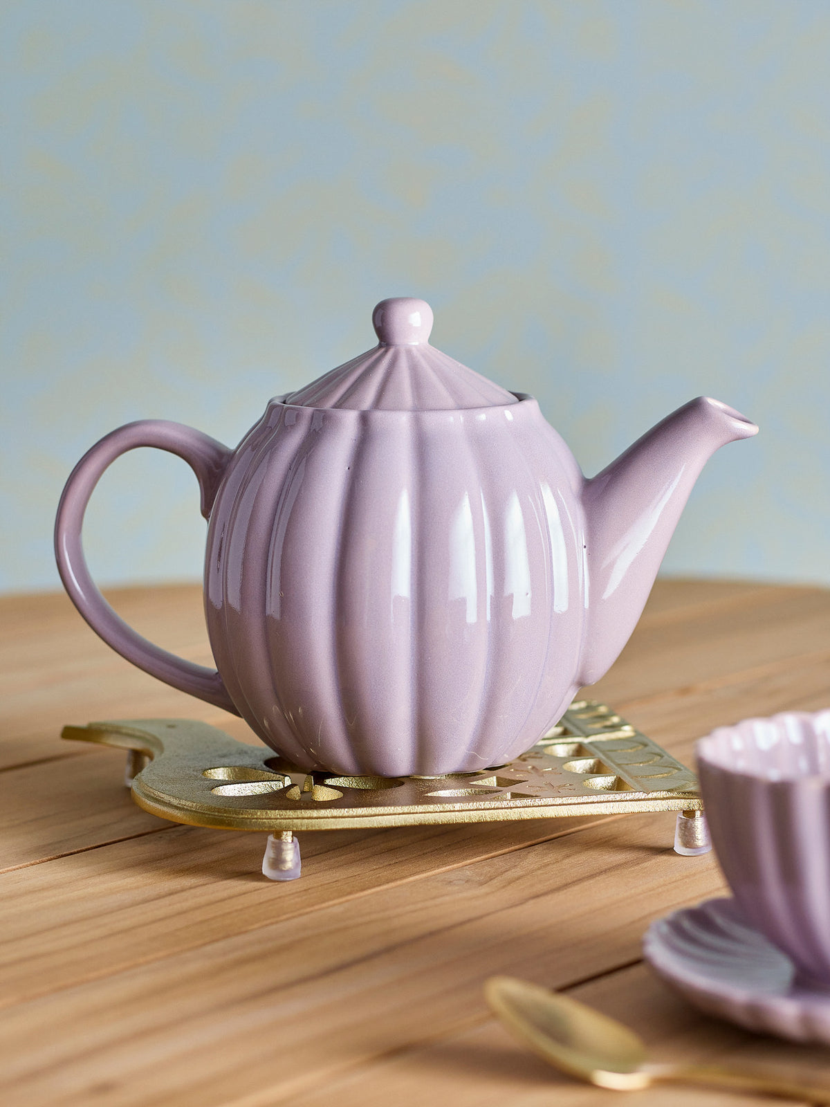 Latina Teekanne, Rose, Steingut in Rose präsentiert im Onlineshop von KAQTU Design AG. Teekrüge ist von Bloomingville
