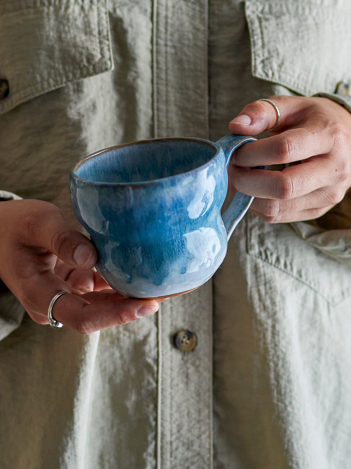 Nara Tasse, Blau, Steingut in Blau präsentiert im Onlineshop von KAQTU Design AG. Tasse ist von Creative Collection