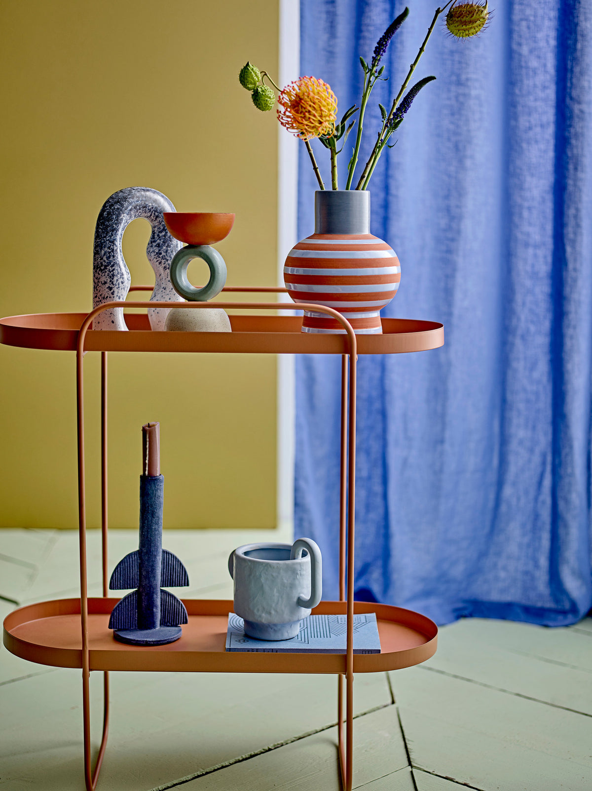 Gate Deko, Blue, Steingut in Blau präsentiert im Onlineshop von KAQTU Design AG. Kunstgegenstände ist von Bloomingville