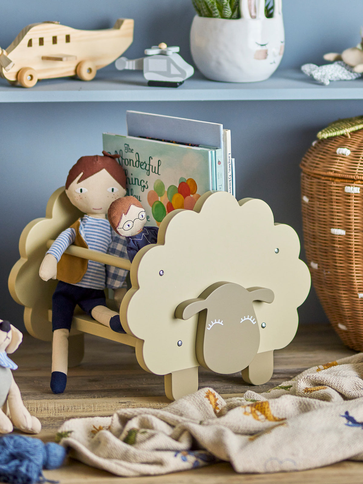 Graues Standregal Dolly aus MDF in Schafform mit rundem Körper, kleinem Kopf und Beinen
