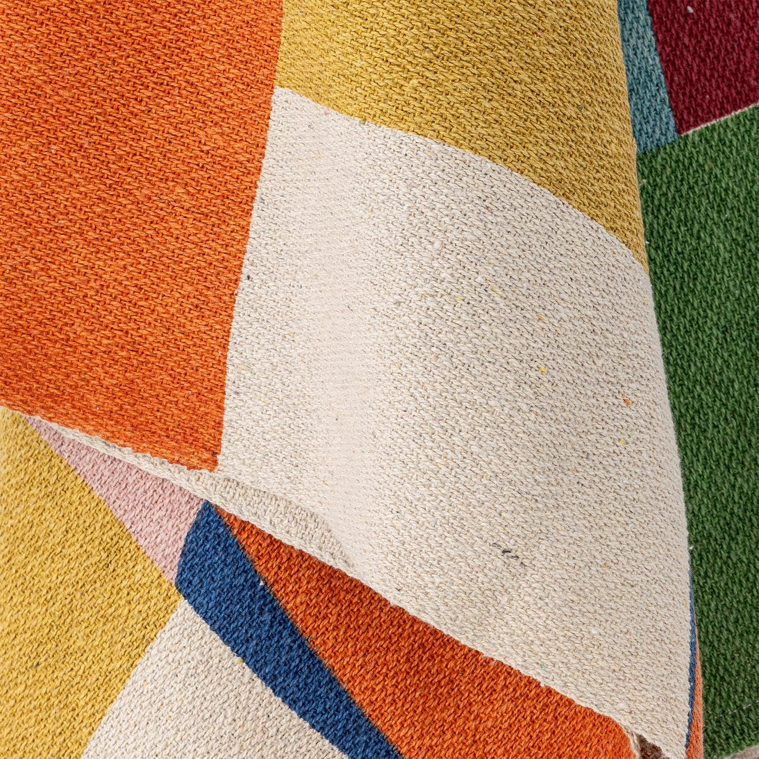 Colorine Decke, Blau, Recycelte Baumwolle in Blau präsentiert im Onlineshop von KAQTU Design AG. Bettüberwurf ist von Bloomingville Mini
