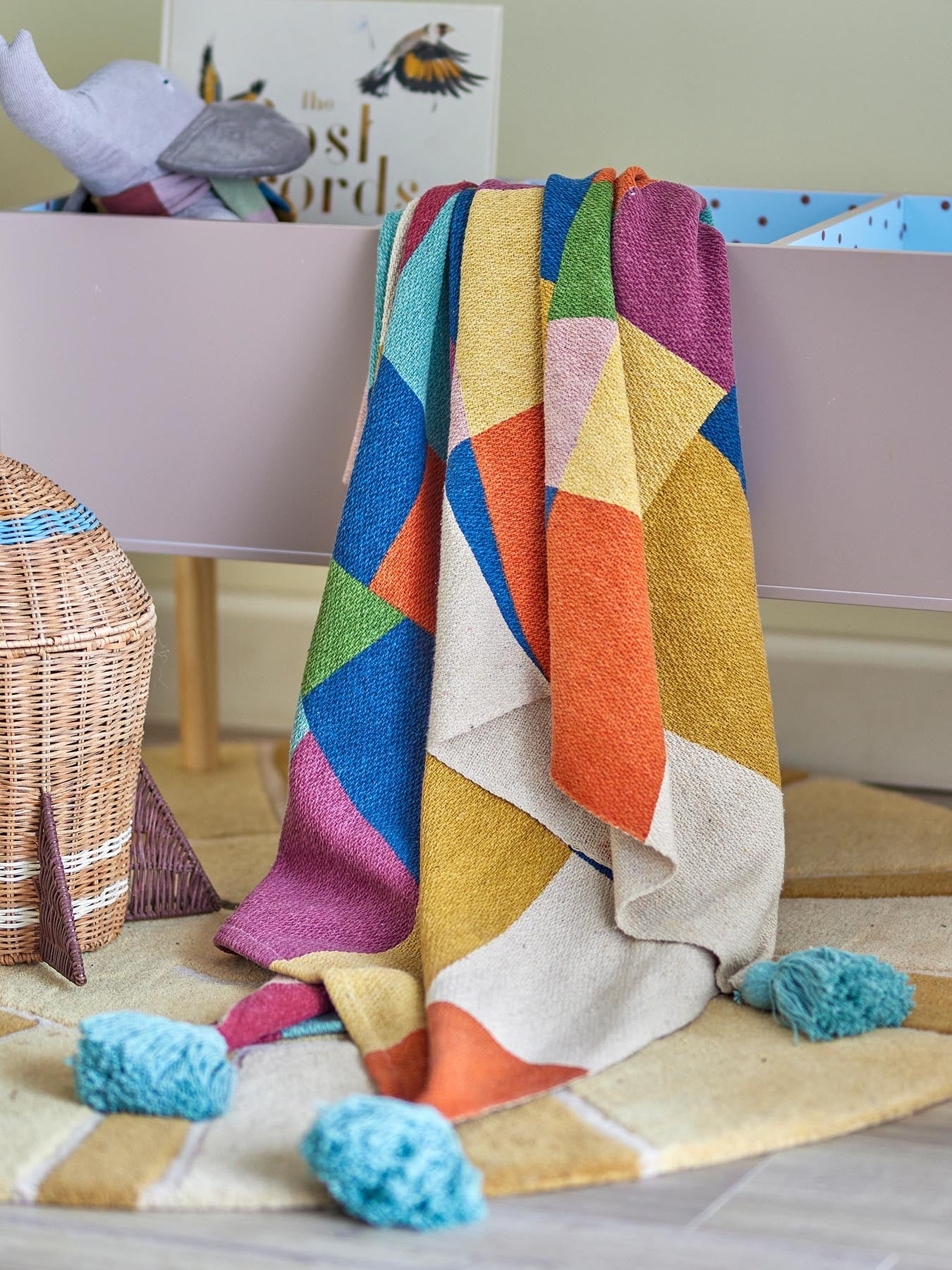 Colorine Decke, Blau, Recycelte Baumwolle in Blau präsentiert im Onlineshop von KAQTU Design AG. Bettüberwurf ist von Bloomingville Mini