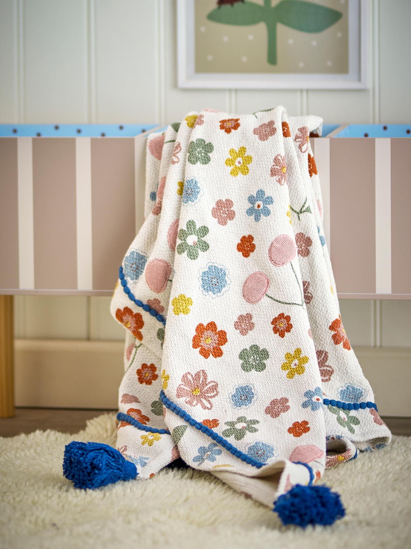 Cherry Decke, Rose, Recycelte Baumwolle in Rose präsentiert im Onlineshop von KAQTU Design AG. Bettüberwurf ist von Bloomingville Mini