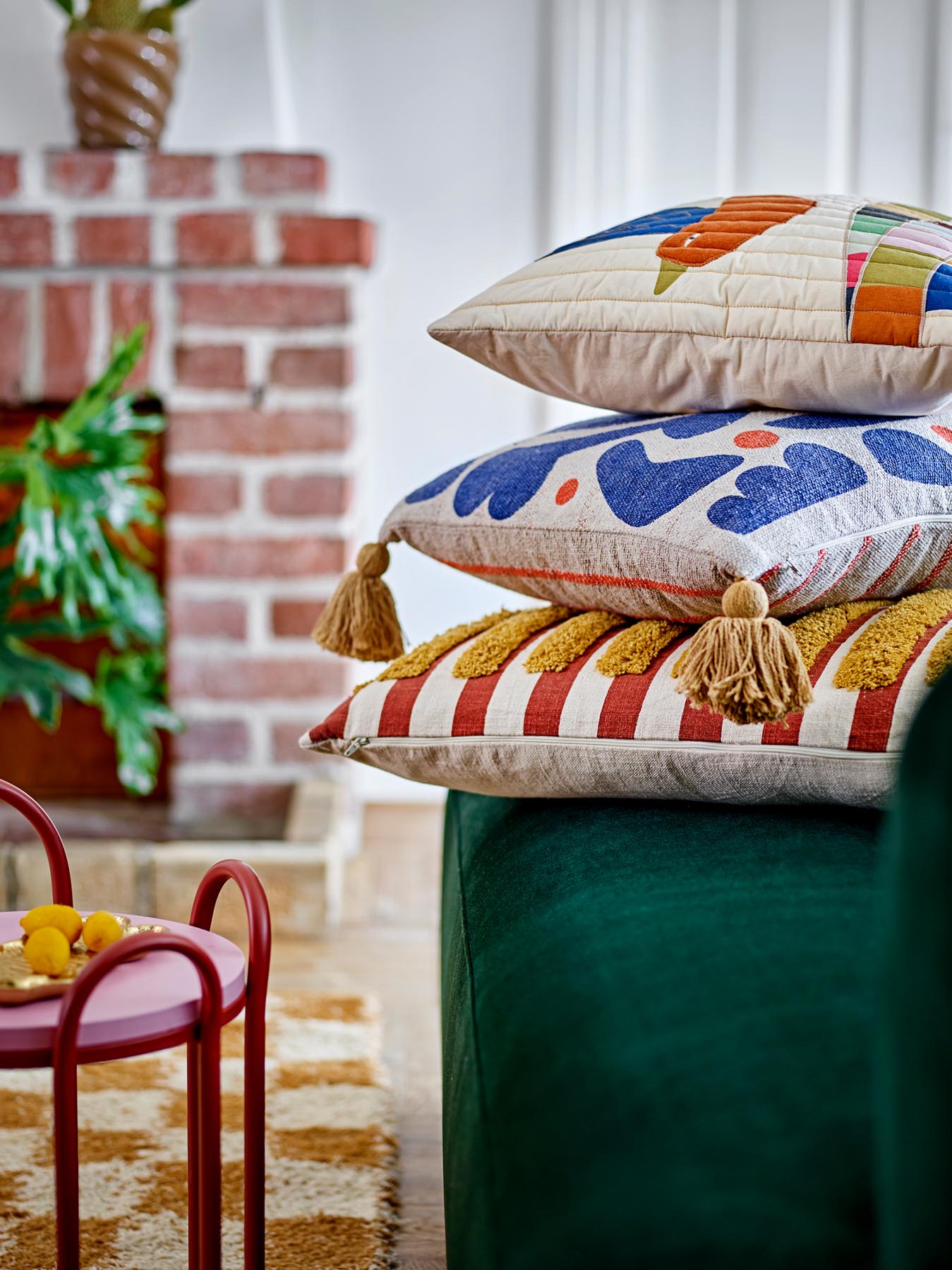 Colorine Kissen, Natur, Baumwolle in Natur präsentiert im Onlineshop von KAQTU Design AG. Kissen ist von Bloomingville Mini