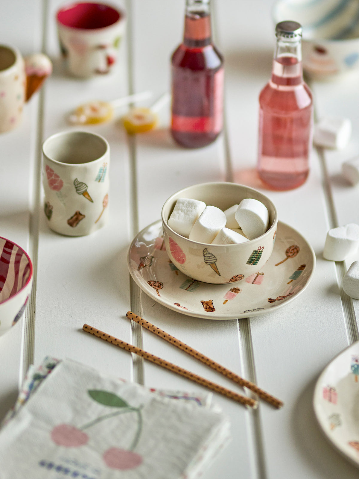 Sweets Geschirr-Set, Natur, Steingut in Natur präsentiert im Onlineshop von KAQTU Design AG. Geschirrset ist von Bloomingville Mini