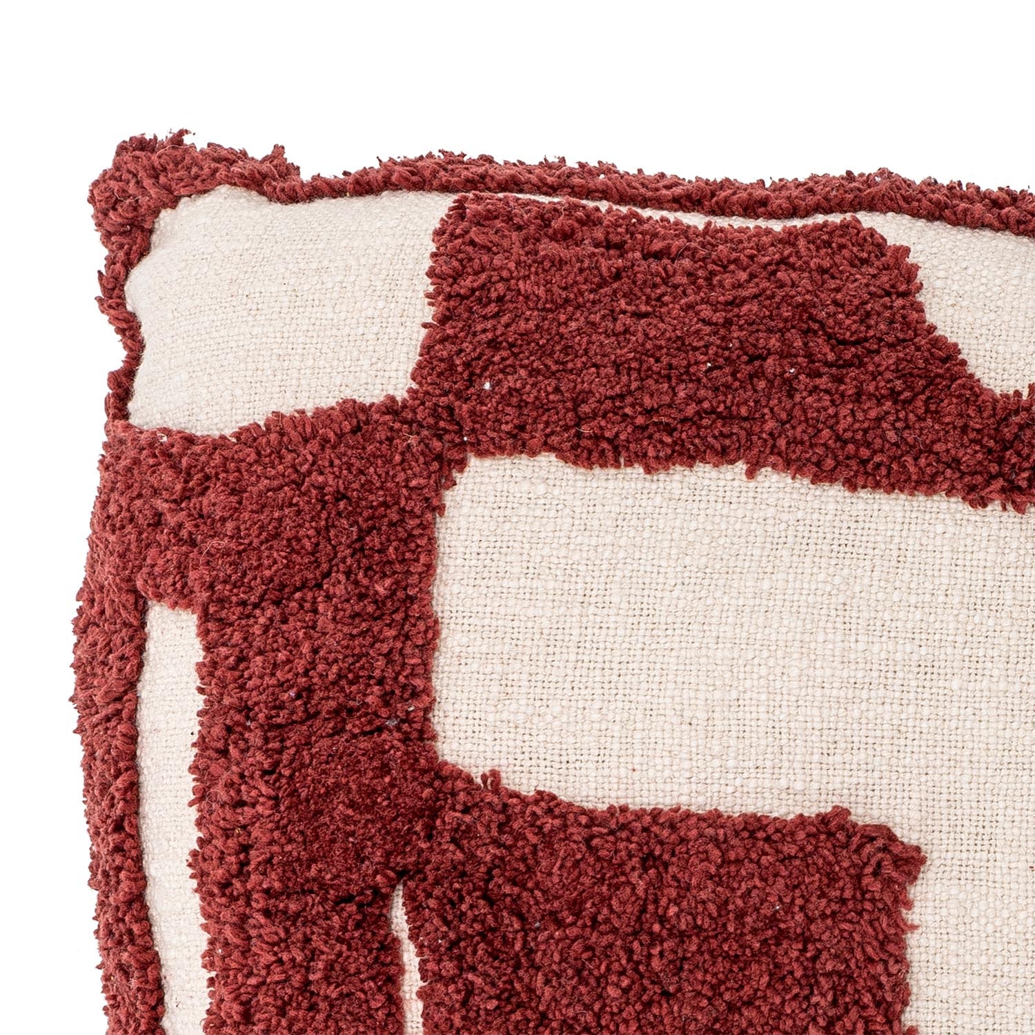 Verleih deinem Zuhause mit dem Olica Kissen von Bloomingville einen modernen Touch. Das elegante, rot-braune Design aus OEKO-TEX® Baumwolle ist stilvoll und umweltfreundlich.