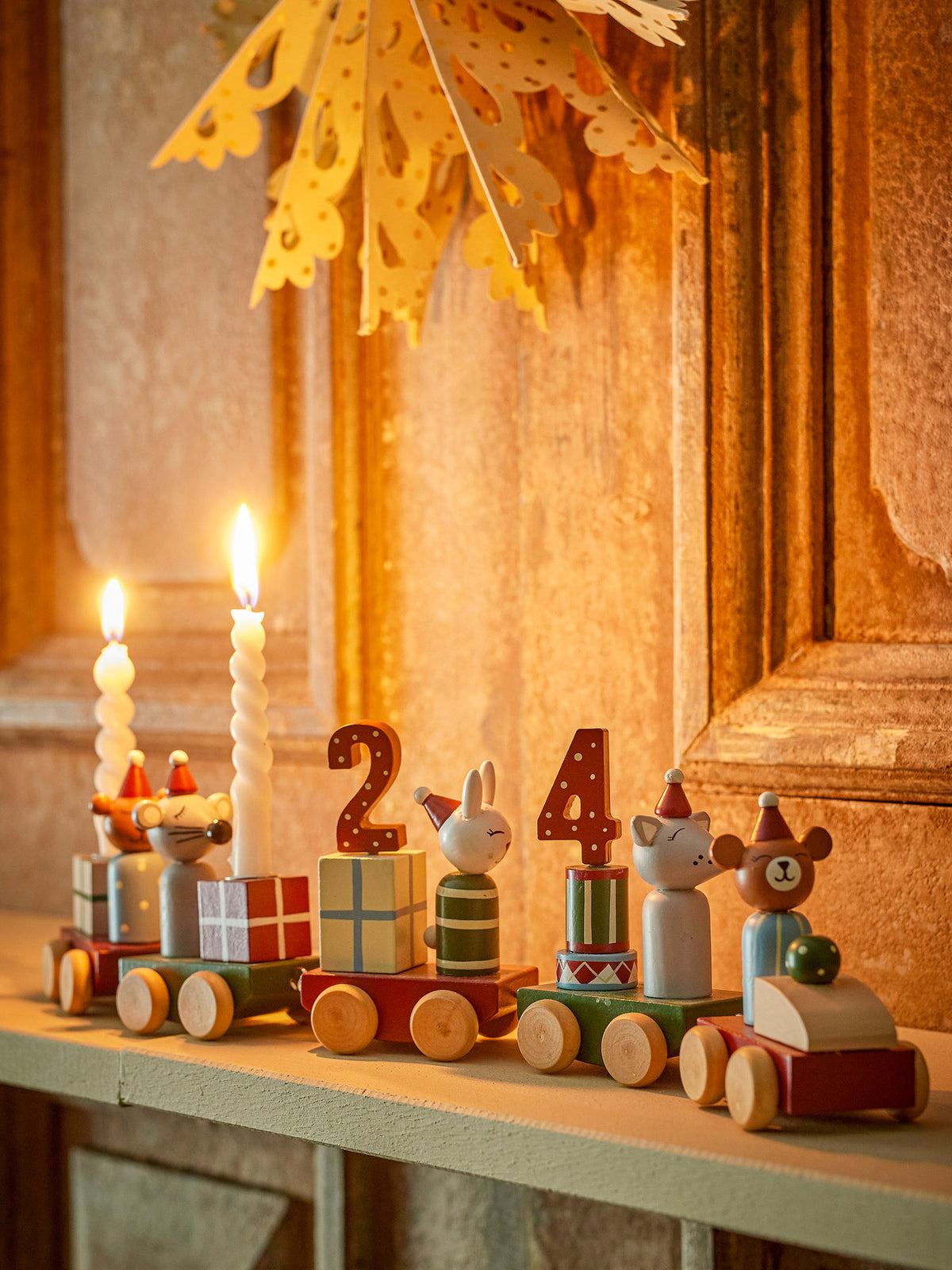 Junaid Deko, Rot, FSC®100%, MDF in Rot präsentiert im Onlineshop von KAQTU Design AG. Kunstgegenstände ist von Bloomingville