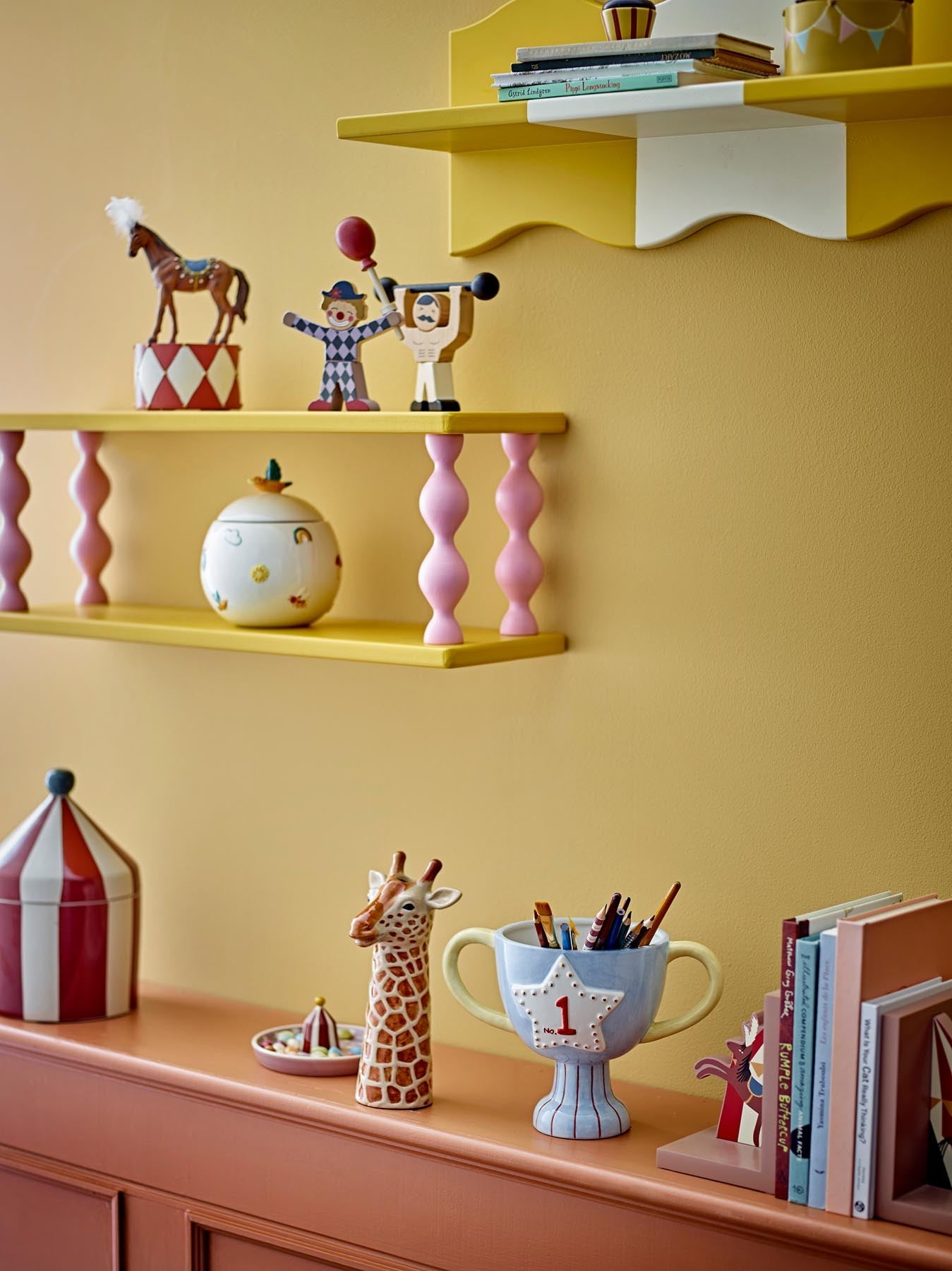 Bibiola Regal, Gelb, MDF in Gelb präsentiert im Onlineshop von KAQTU Design AG. Wandregal ist von Bloomingville Mini