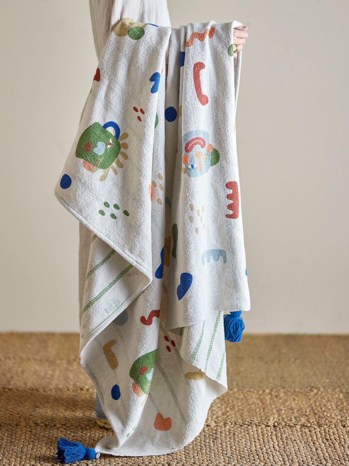 Bunte Wolldecke Sylvie von Bloomingville Mini mit gedrucktem Fruchtmotiv und Fransen, Materialmix, Grösse 160x130 cm, Farbe Natur