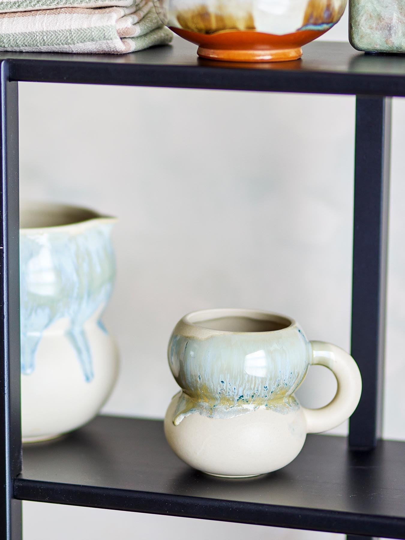 Luna Tasse, Blau, Steingut in Blau präsentiert im Onlineshop von KAQTU Design AG. Tasse ist von Bloomingville