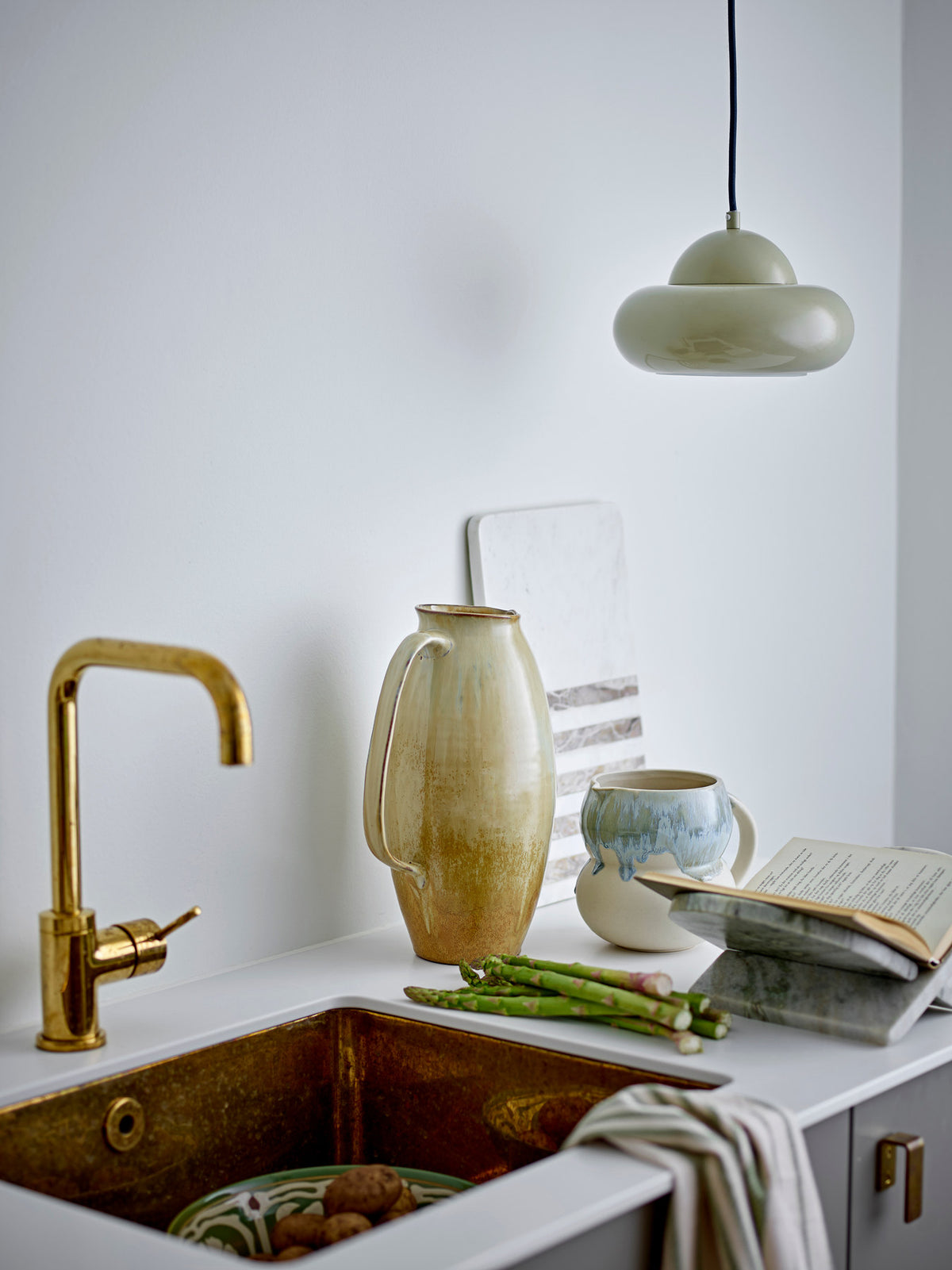 Bubble Hängeleuchte, Grün, Metall in Grün präsentiert im Onlineshop von KAQTU Design AG. Pendelleuchte ist von Bloomingville