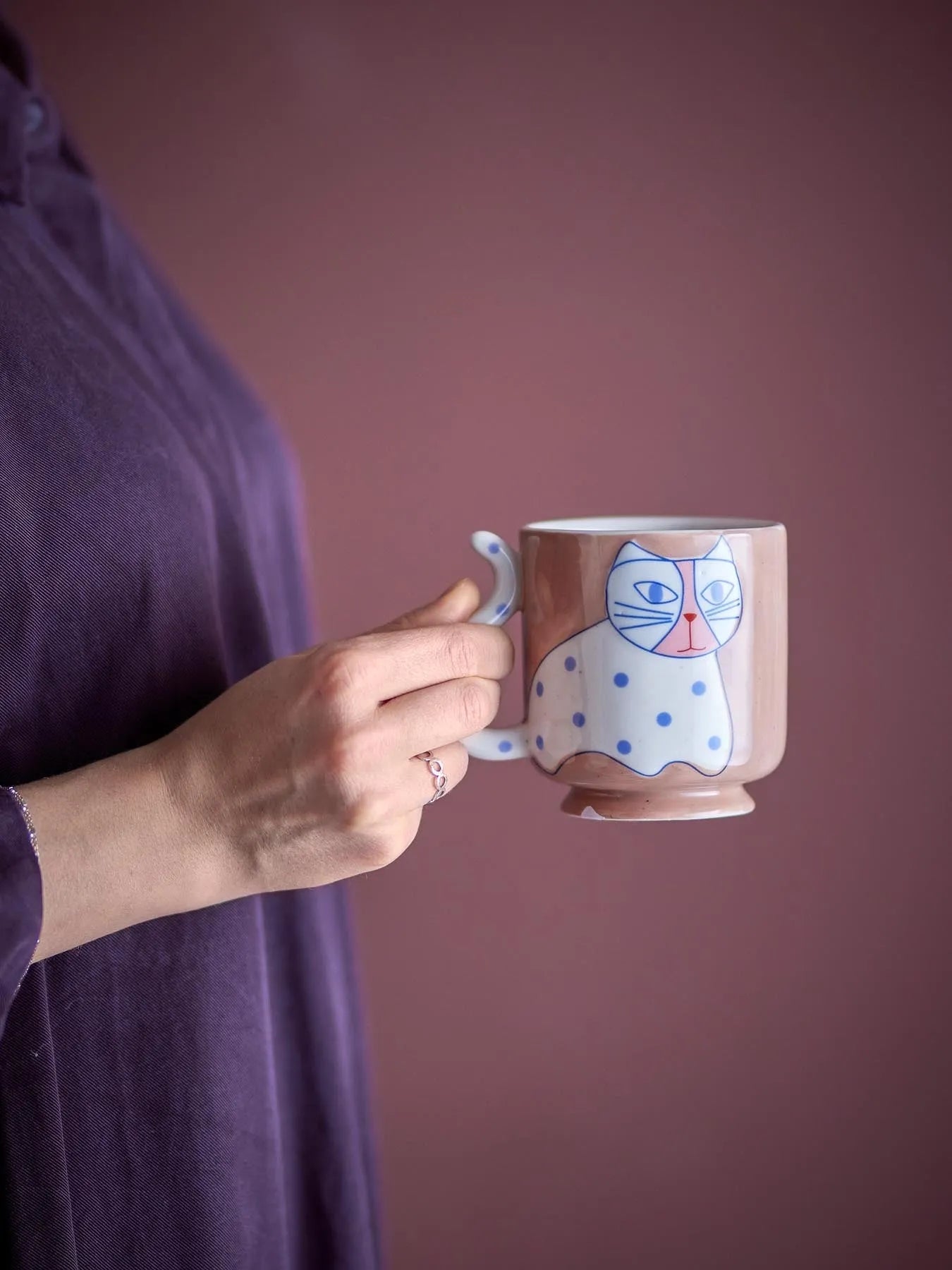 Missy Becher, Braun, Steingut in Braun präsentiert im Onlineshop von KAQTU Design AG. Tasse ist von Bloomingville