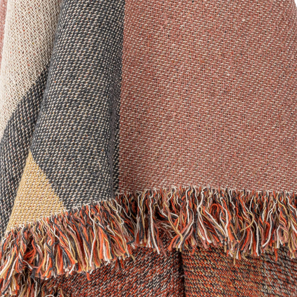 Braune Wolldecke Arni von Bloomingville mit geflochtener Oberfläche aus Mischfasern, Grösse 160x130cm, im Boho-Chic-Stil