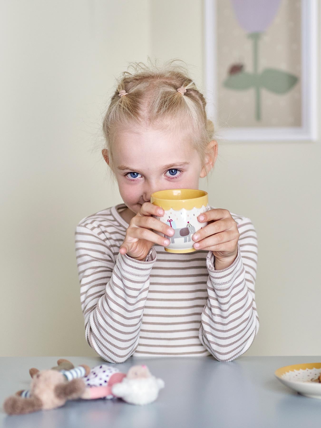 Celebrate Tasse, Gelb, Steingut in Gelb präsentiert im Onlineshop von KAQTU Design AG. Tasse ist von Bloomingville Mini