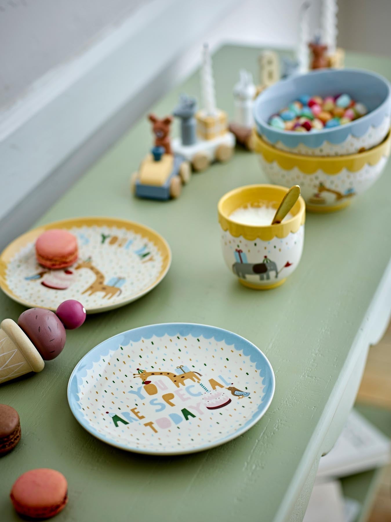 Celebrate Teller, Blau, Steingut in Blau präsentiert im Onlineshop von KAQTU Design AG. Teller ist von Bloomingville Mini