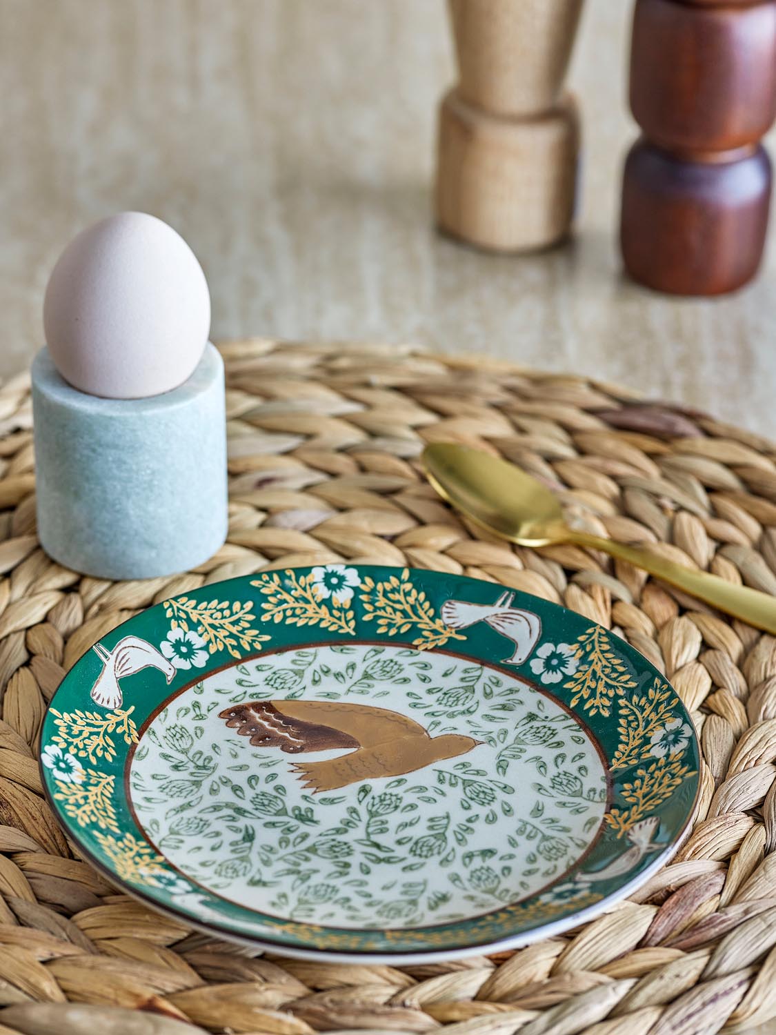 Hezha Teller, Grün, Steingut in Green präsentiert im Onlineshop von KAQTU Design AG. Teller ist von Bloomingville