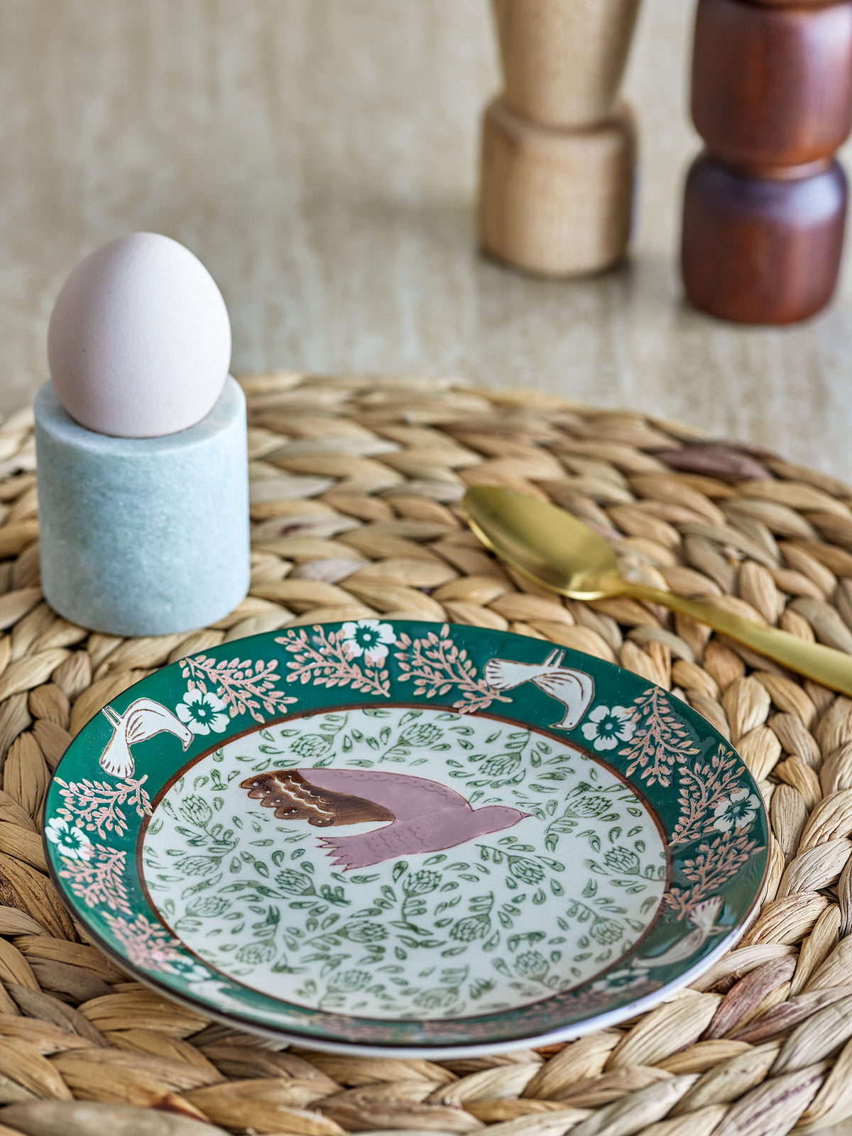 Hezha Teller, Grün, Steingut in Green präsentiert im Onlineshop von KAQTU Design AG. Teller ist von Bloomingville