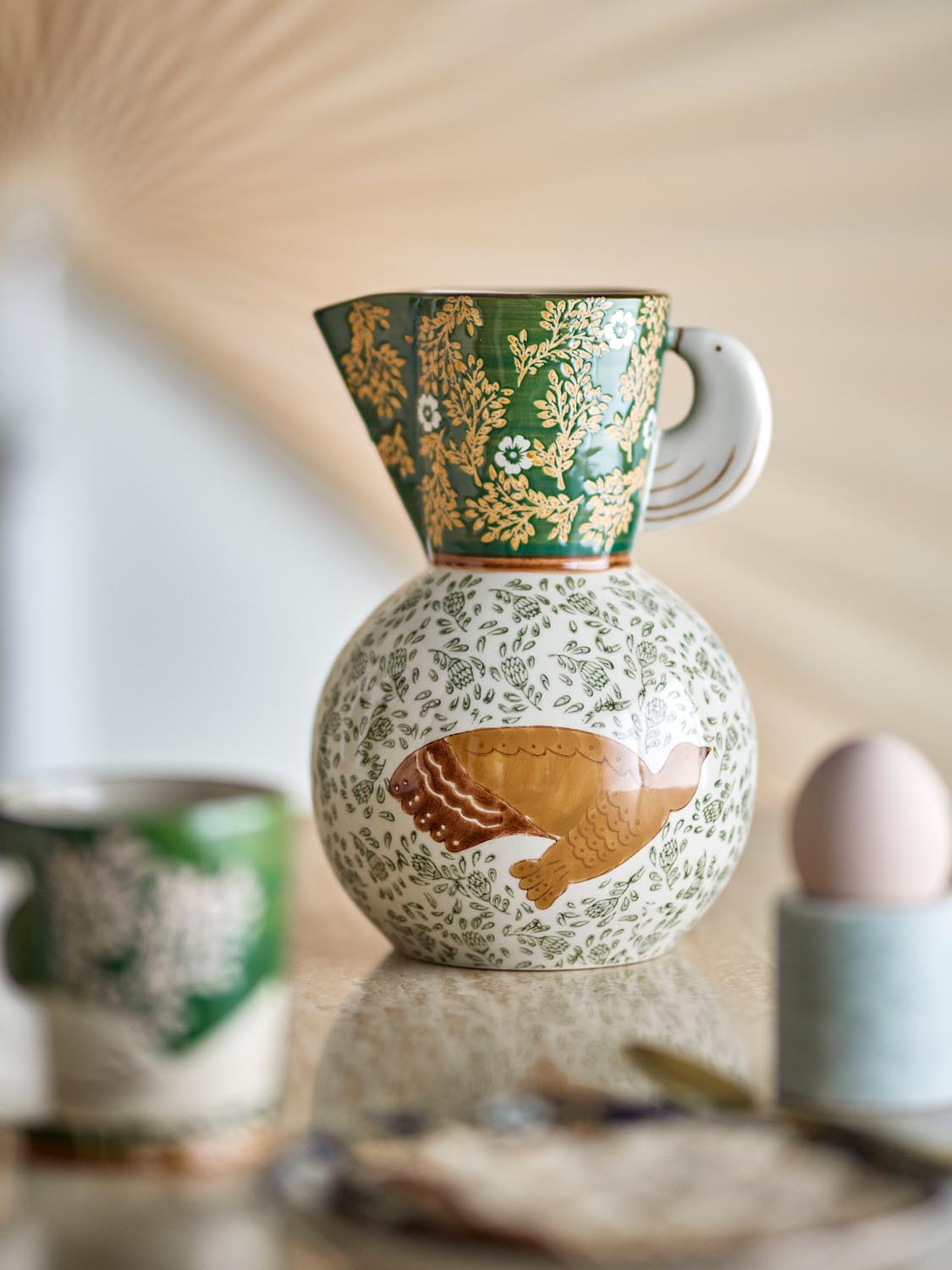 Hezha Krug, Grün, Steingut in Green präsentiert im Onlineshop von KAQTU Design AG. Kanne ist von Bloomingville