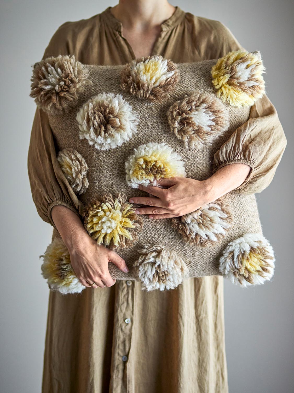 Somma Kissen, Gelb, Wolle in Yellow präsentiert im Onlineshop von KAQTU Design AG. Deko Kissenbezug ist von Bloomingville