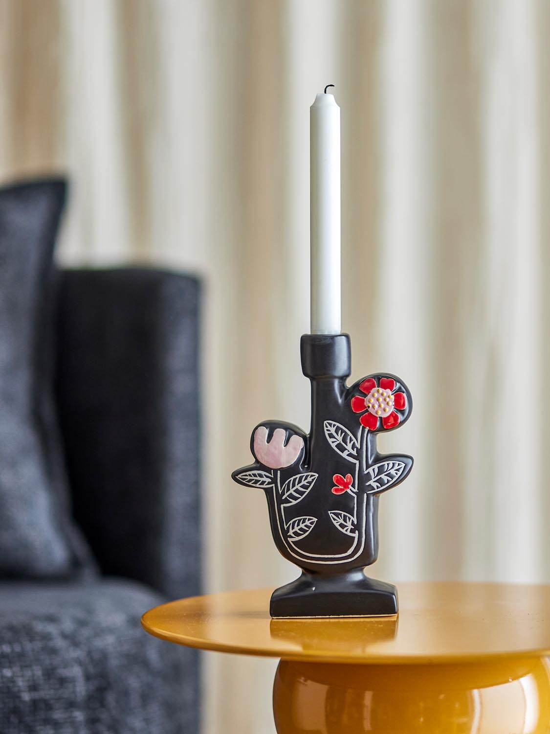 Vivielle Kerzenhalter, Schwarz, Steingut in Black präsentiert im Onlineshop von KAQTU Design AG. Kerzenständer ist von Bloomingville