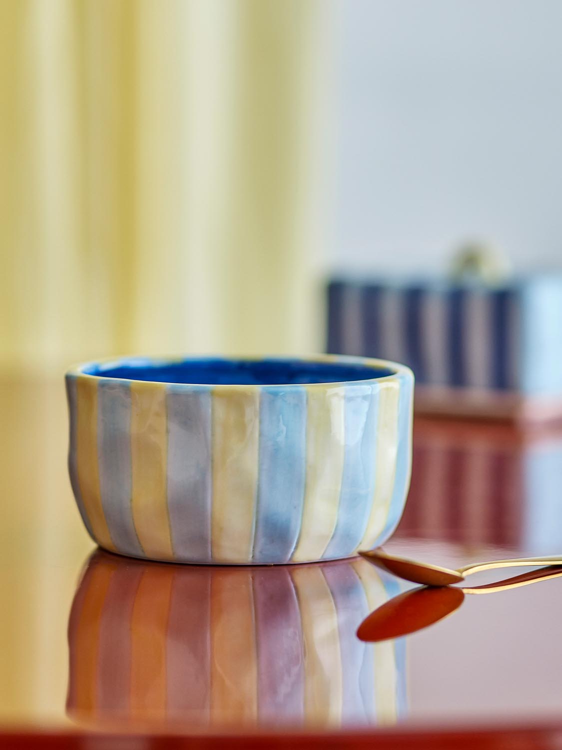 Phoenix Schale, Bunt, Steingut in Multi präsentiert im Onlineshop von KAQTU Design AG. Schale ist von Bloomingville