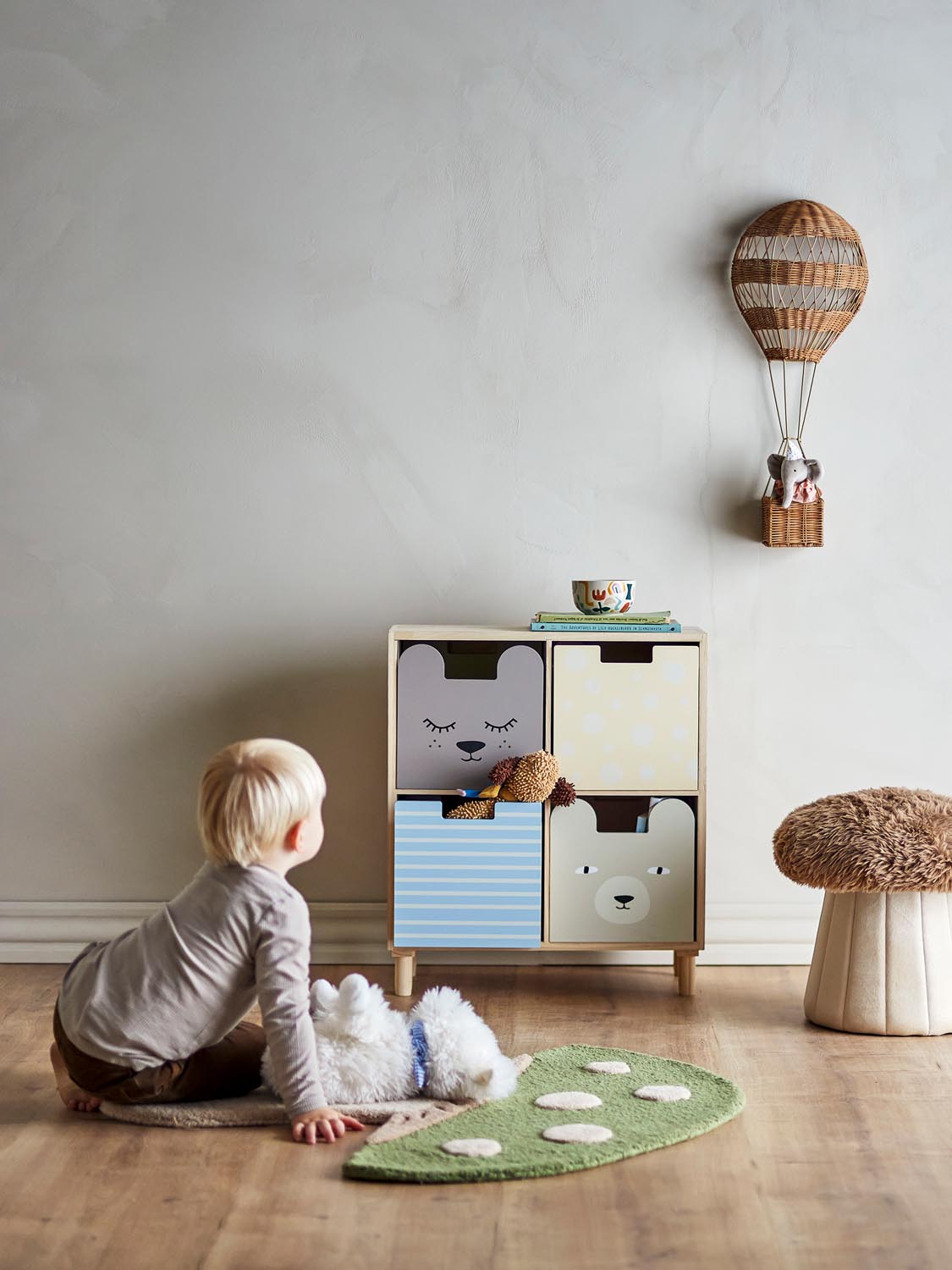 Calle Bücherregal mit Schubladen, Bunt, Paulownia in Multi präsentiert im Onlineshop von KAQTU Design AG. Bücherregal ist von Bloomingville Mini