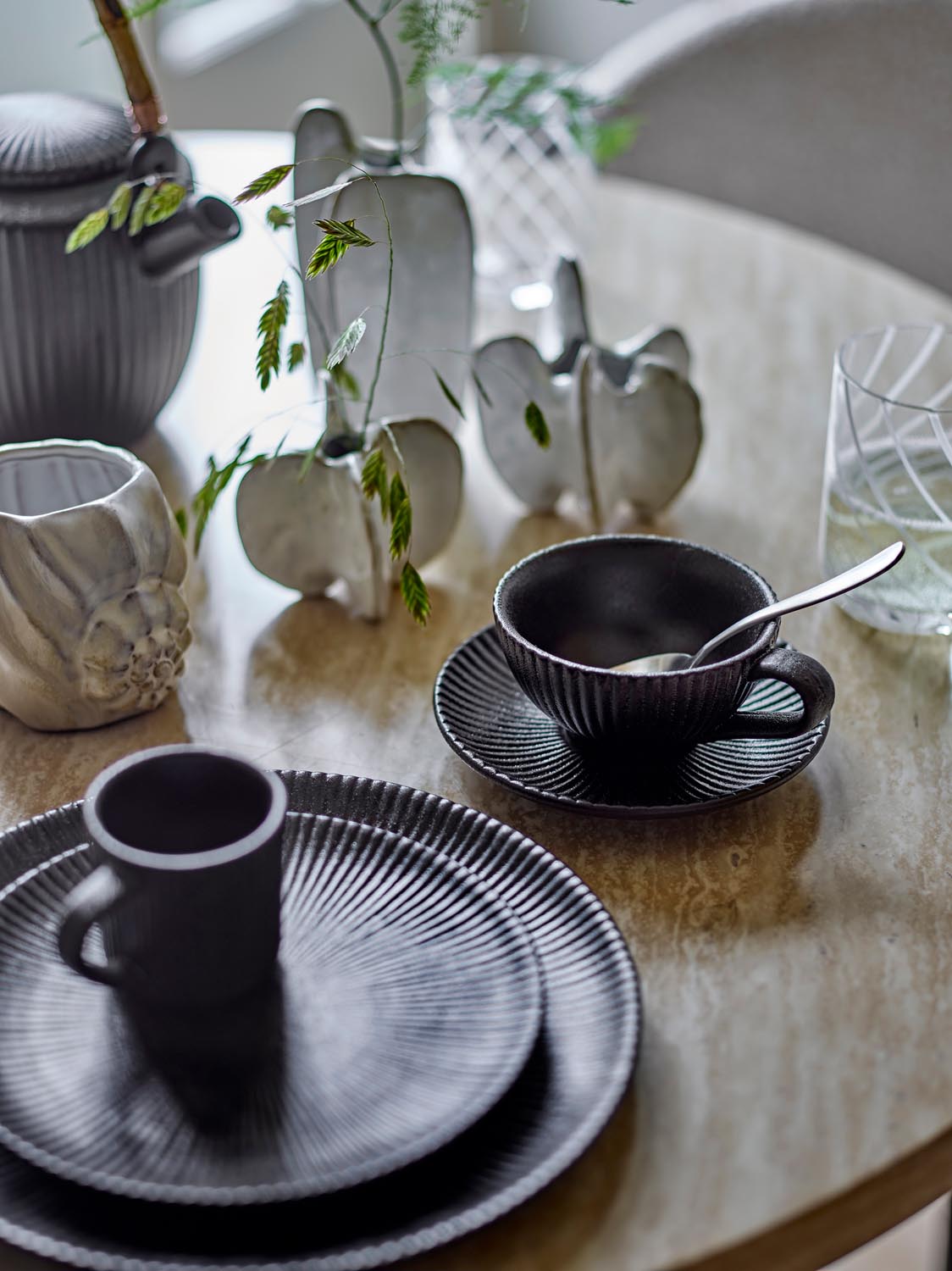 Corelia Tasse, Natur, Steingut in Nature präsentiert im Onlineshop von KAQTU Design AG. Tasse ist von Bloomingville