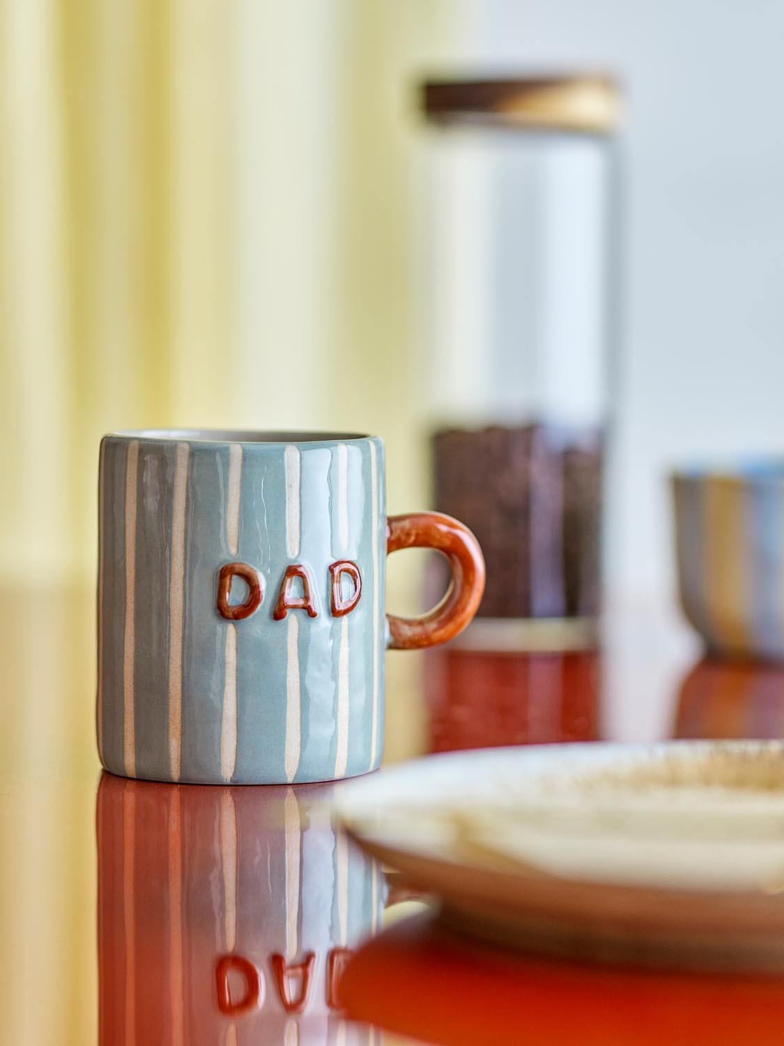Cherish Becher, Blau, Steingut in Blue präsentiert im Onlineshop von KAQTU Design AG. Tasse ist von Bloomingville