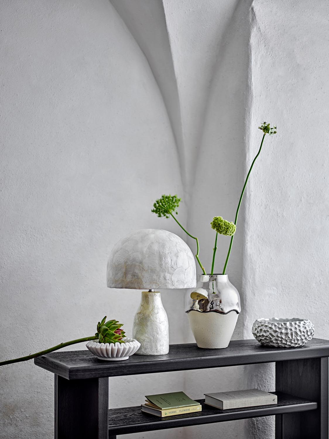 Silvio Vase, Silber, Steingut in Silver präsentiert im Onlineshop von KAQTU Design AG. Vase ist von Bloomingville