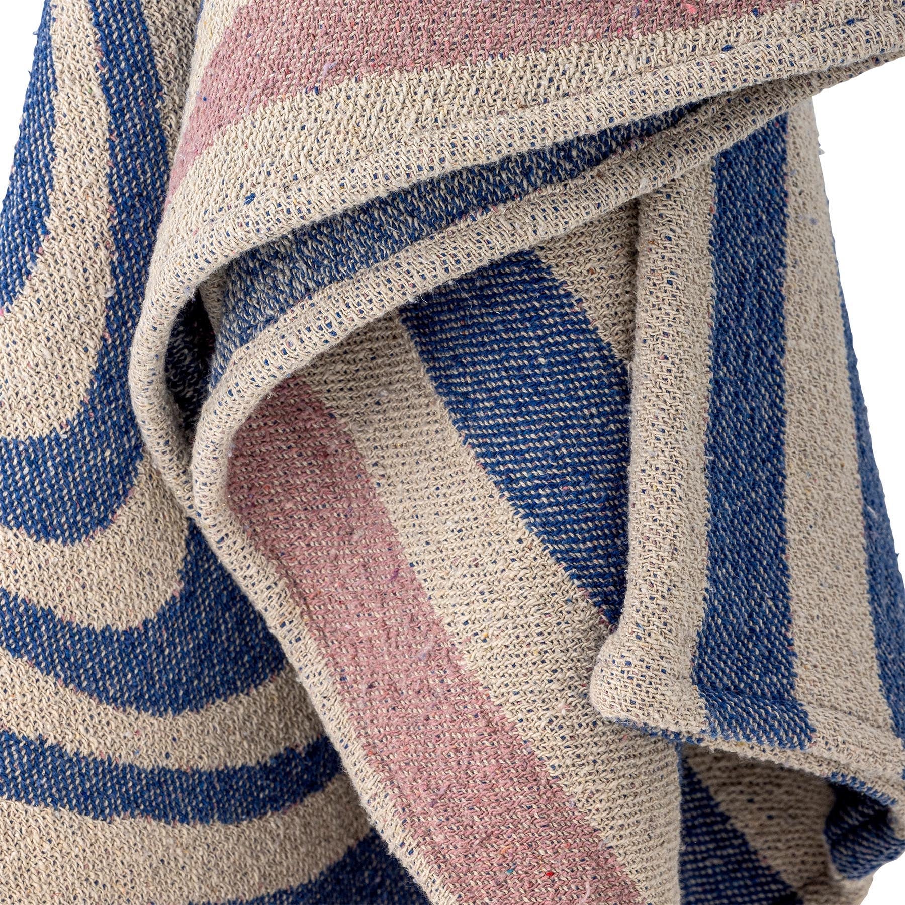 Arlie Decke, Blau, Recycelte Baumwolle in Blue präsentiert im Onlineshop von KAQTU Design AG. Bettüberwurf ist von Bloomingville