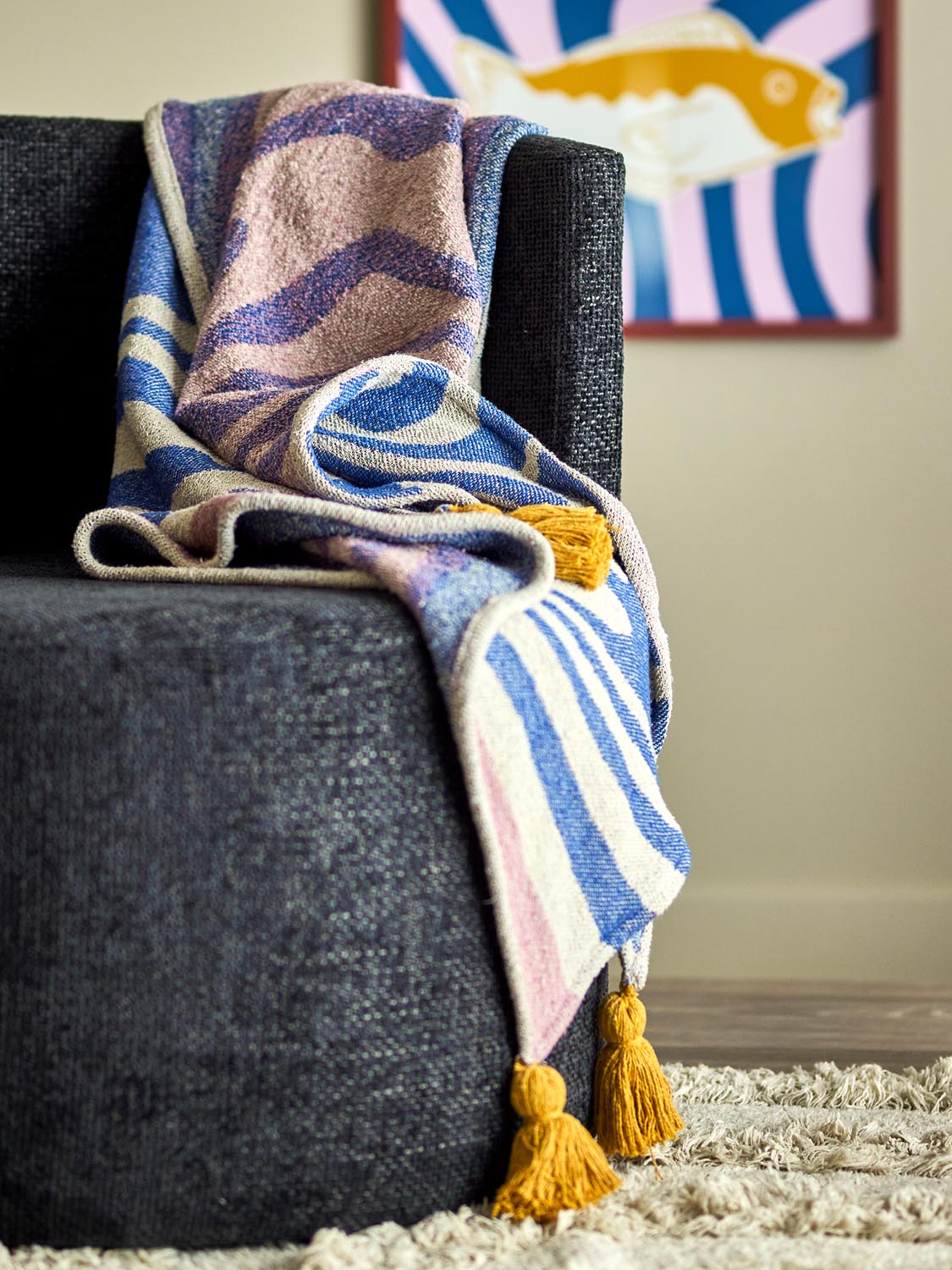 Arlie Decke, Blau, Recycelte Baumwolle in Blue präsentiert im Onlineshop von KAQTU Design AG. Bettüberwurf ist von Bloomingville