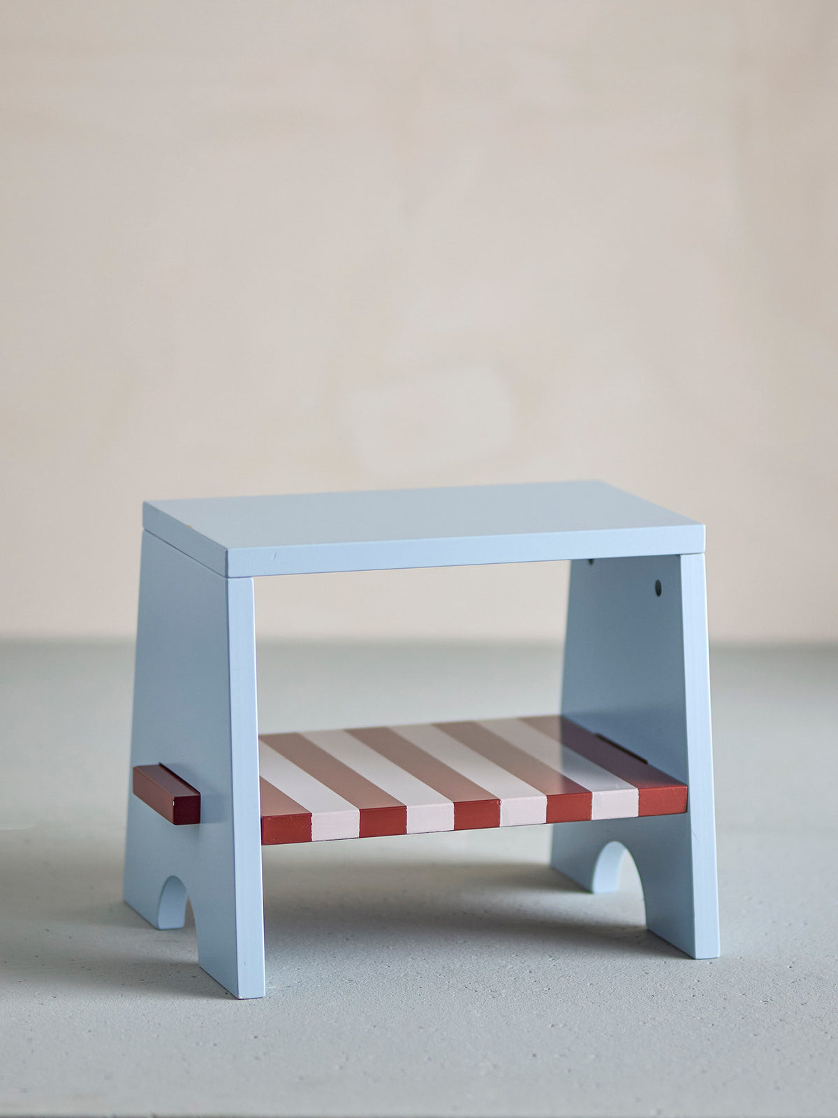 Liova Hocker, Bunt, FSC®100%, MDF in Multi präsentiert im Onlineshop von KAQTU Design AG. Hocker ist von Bloomingville Mini
