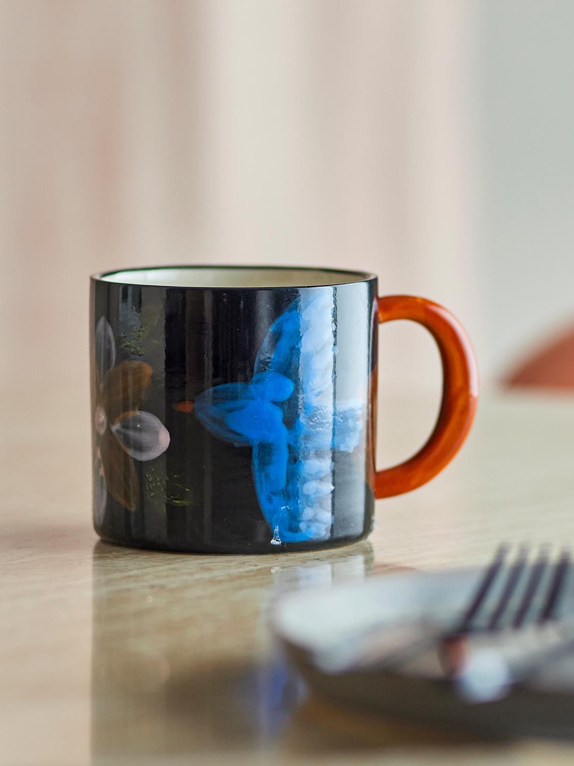 Maricala Tasse, Bunt, Steingut in Multi präsentiert im Onlineshop von KAQTU Design AG. Tasse ist von Bloomingville